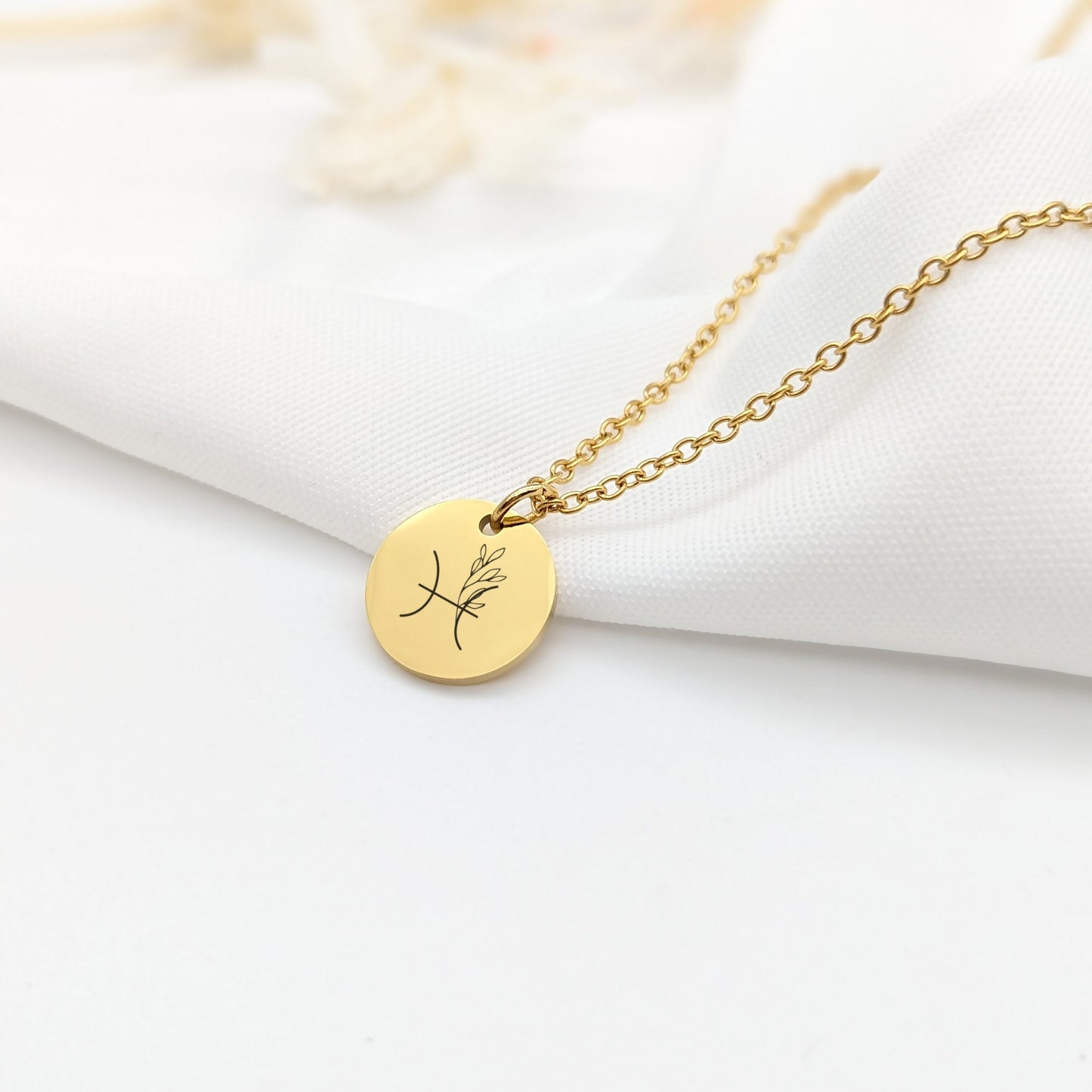 Collier signe du zodiaque et gravure, Collier personnalisé, Bijou maman, Marraine, Cadeau Naissance, Cadeau baptême, Cadeau anniversaire