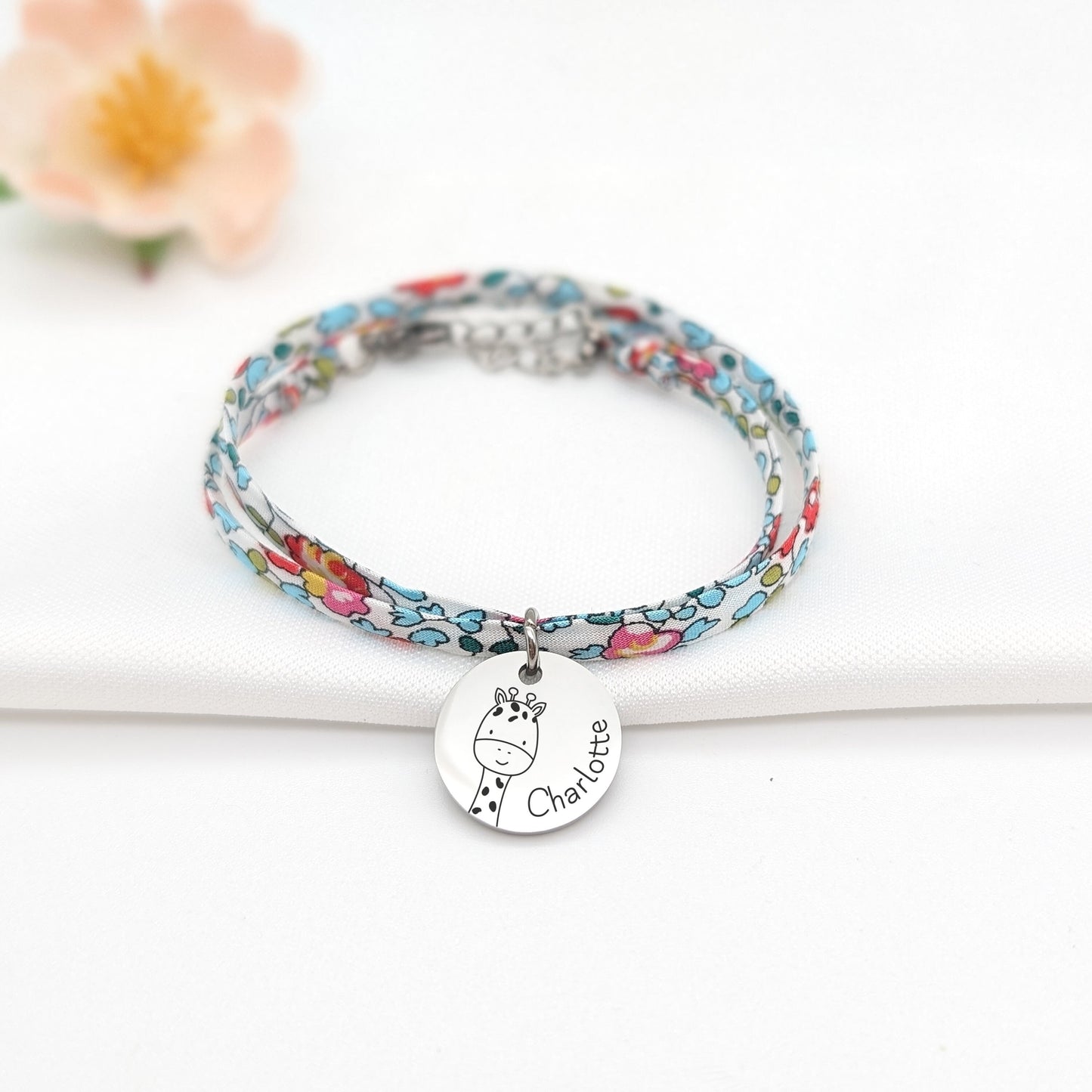 Bracelet enfant Liberty personnalisé, bracelet prénom avec médaille gravée, Cadeau baptême, Cadeau Naissance, Cadeau grande sœur, Filleule