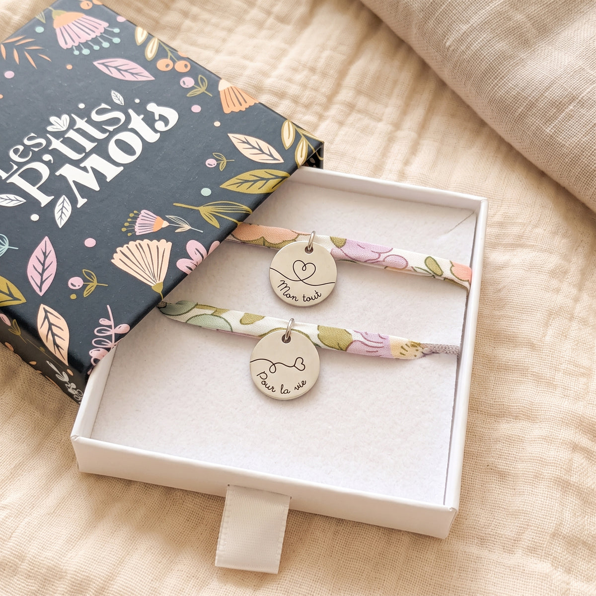 Duo de Bracelets Mère Fille Personnalisés - Bijoux Assortis avec Médaille Gravée