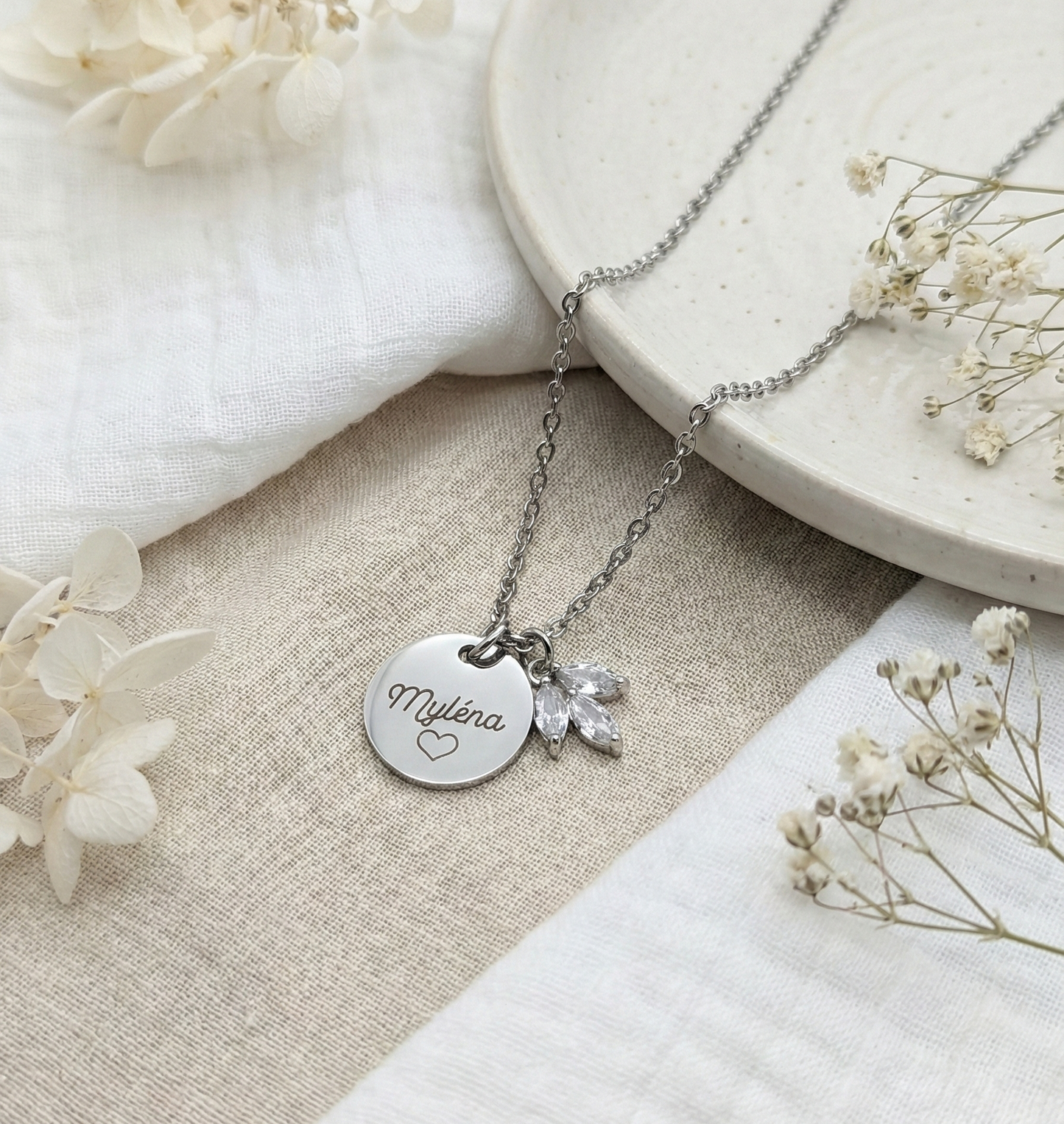 Collier femme personnalisé et fleur en zirconium médaille 15 mm