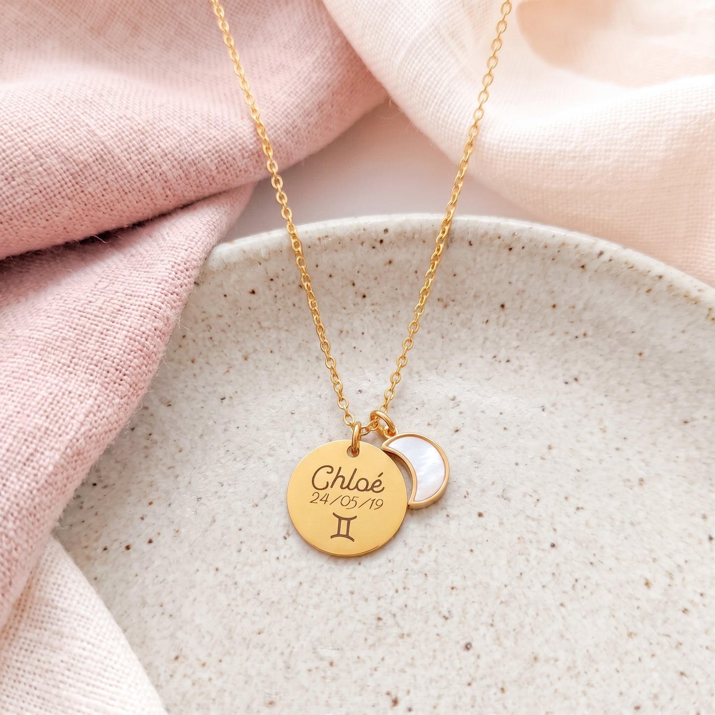 Collier Femme Personnalisé Acier Inoxydable Médaille Gravée & Breloque Nacrée