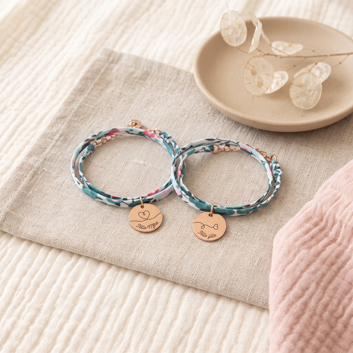 Duo de Bracelets Mère Fille Personnalisés - Bijoux Assortis avec Médaille Gravée