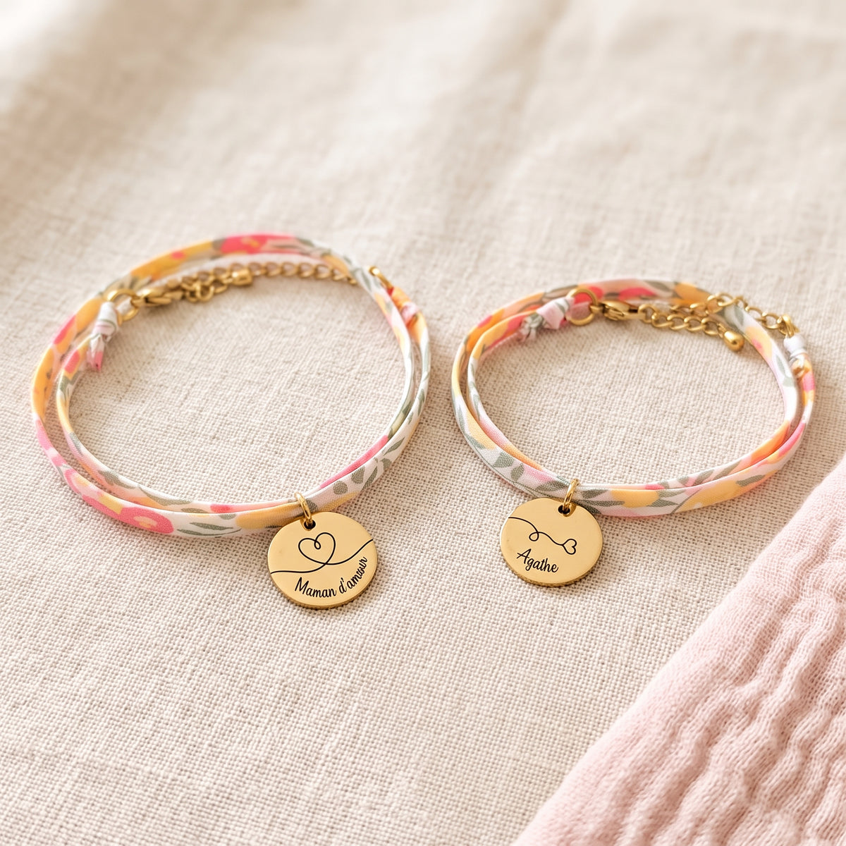 Duo de Bracelets Mère Fille Personnalisés - Bijoux Assortis avec Médaille Gravée