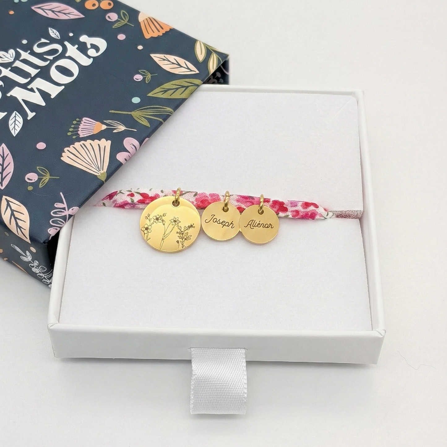 Bracelet personnalisé femme cordon Liberty et fleur de naissance