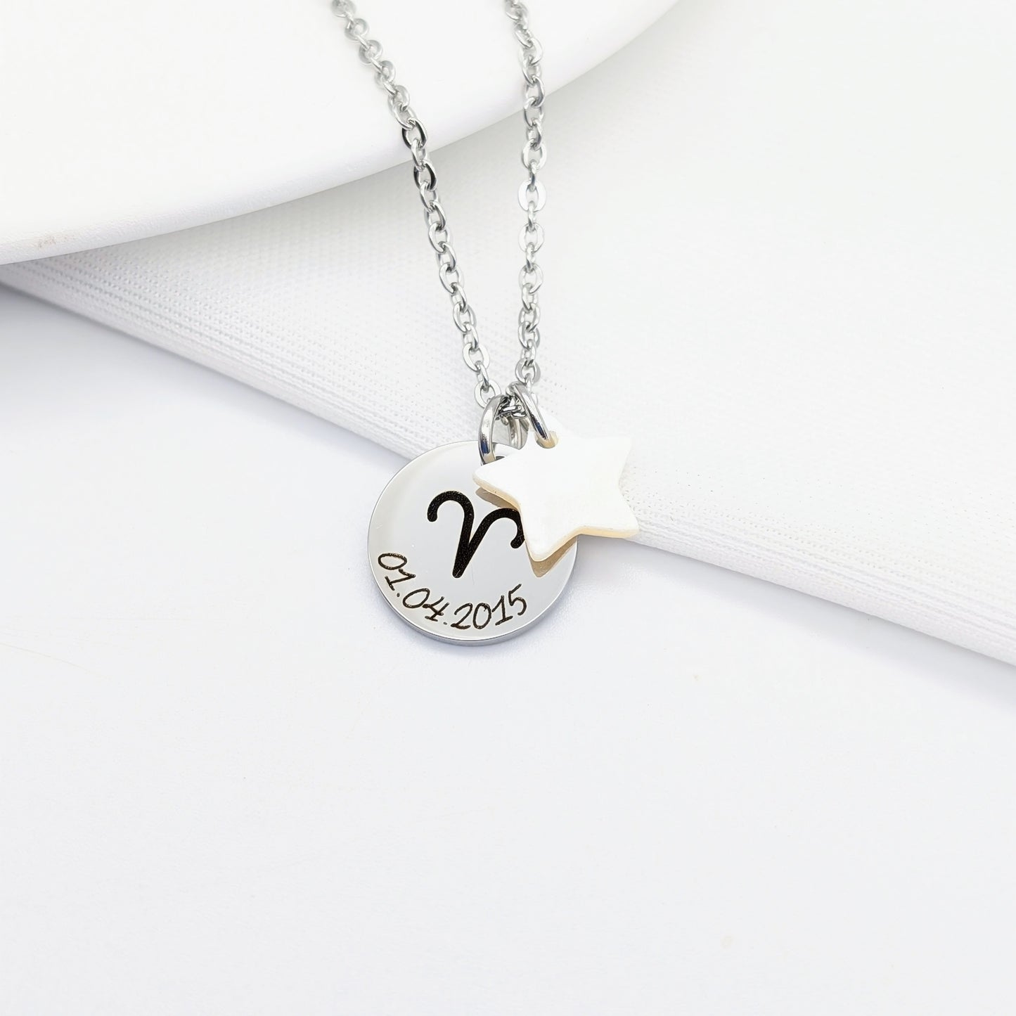 Collier personnalisé gravure signe du zodiaque et prénom