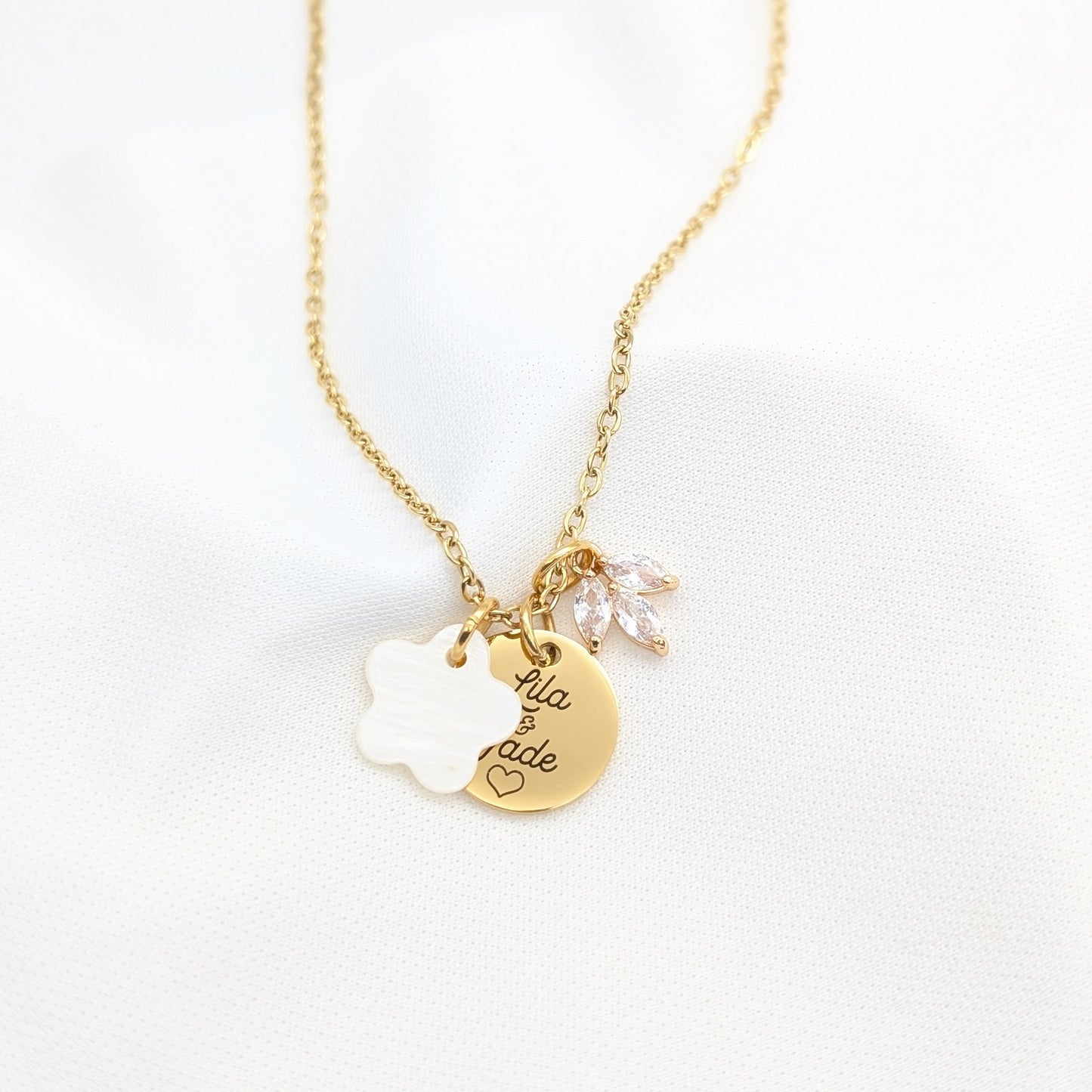 Collier femme médaille à personnaliser et fleur en zirconium