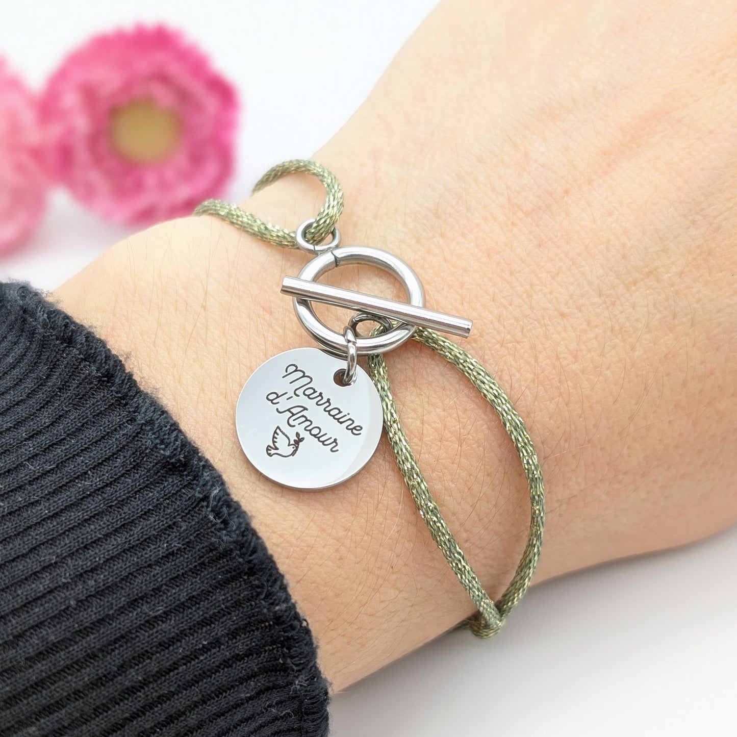 Bracelet personnalisé cordon pailleté fermoir T et médaille gravée