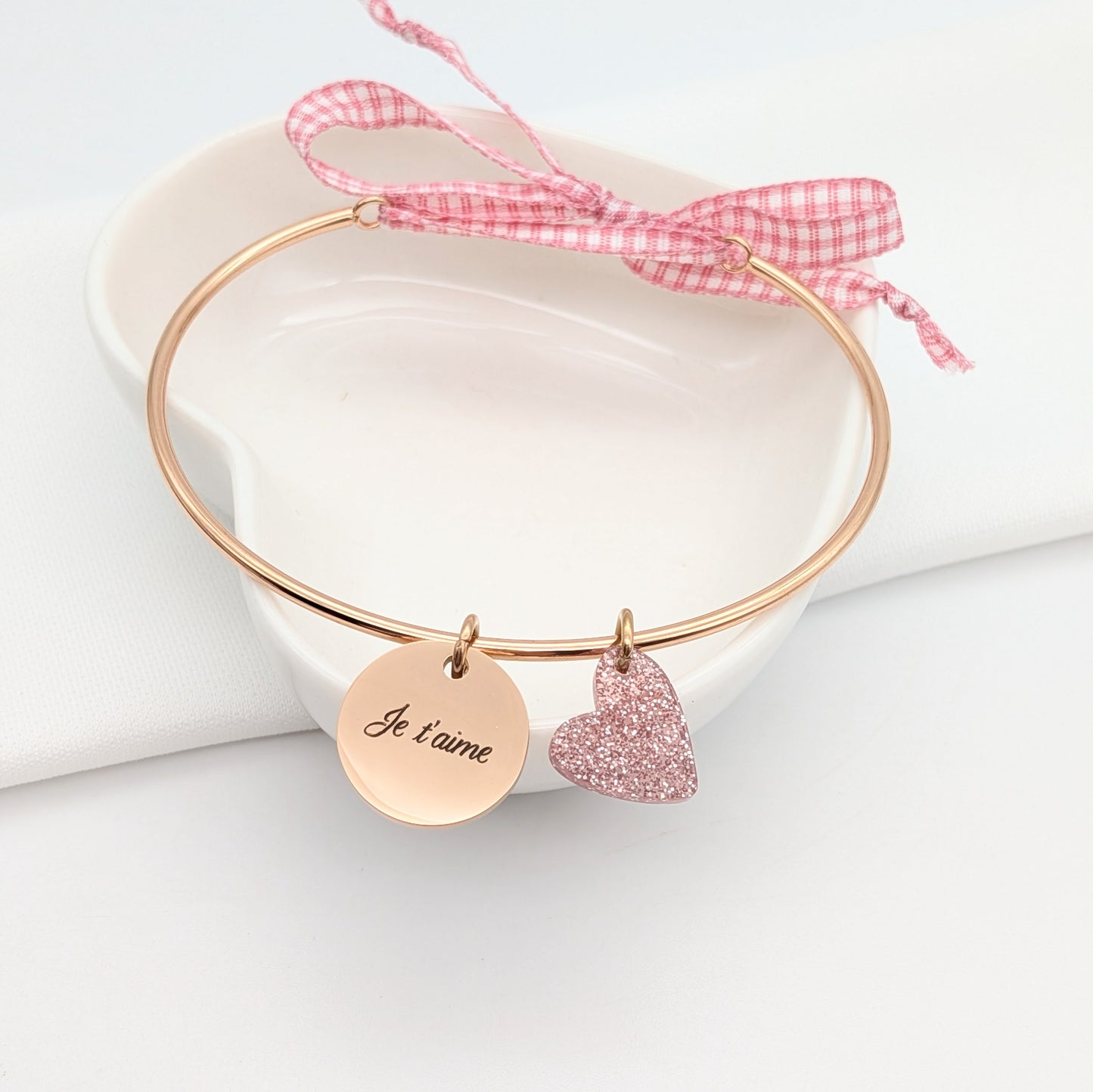 Bracelet personnalisé jonc Saint-valentin avec ruban vichy et cœur paillette