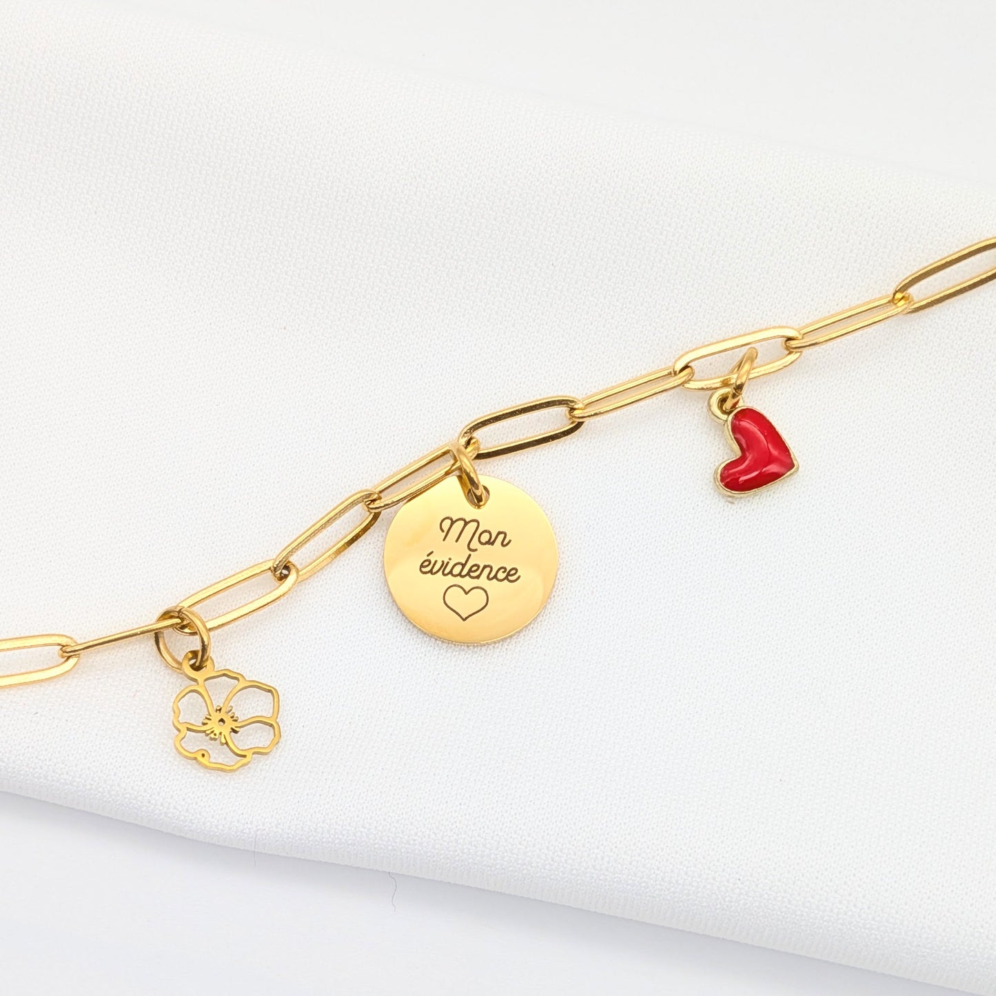 Bracelet personnalisé mailles larges multi-Charms : Médaille Gravée, Cœur Émaillé et Fleur
