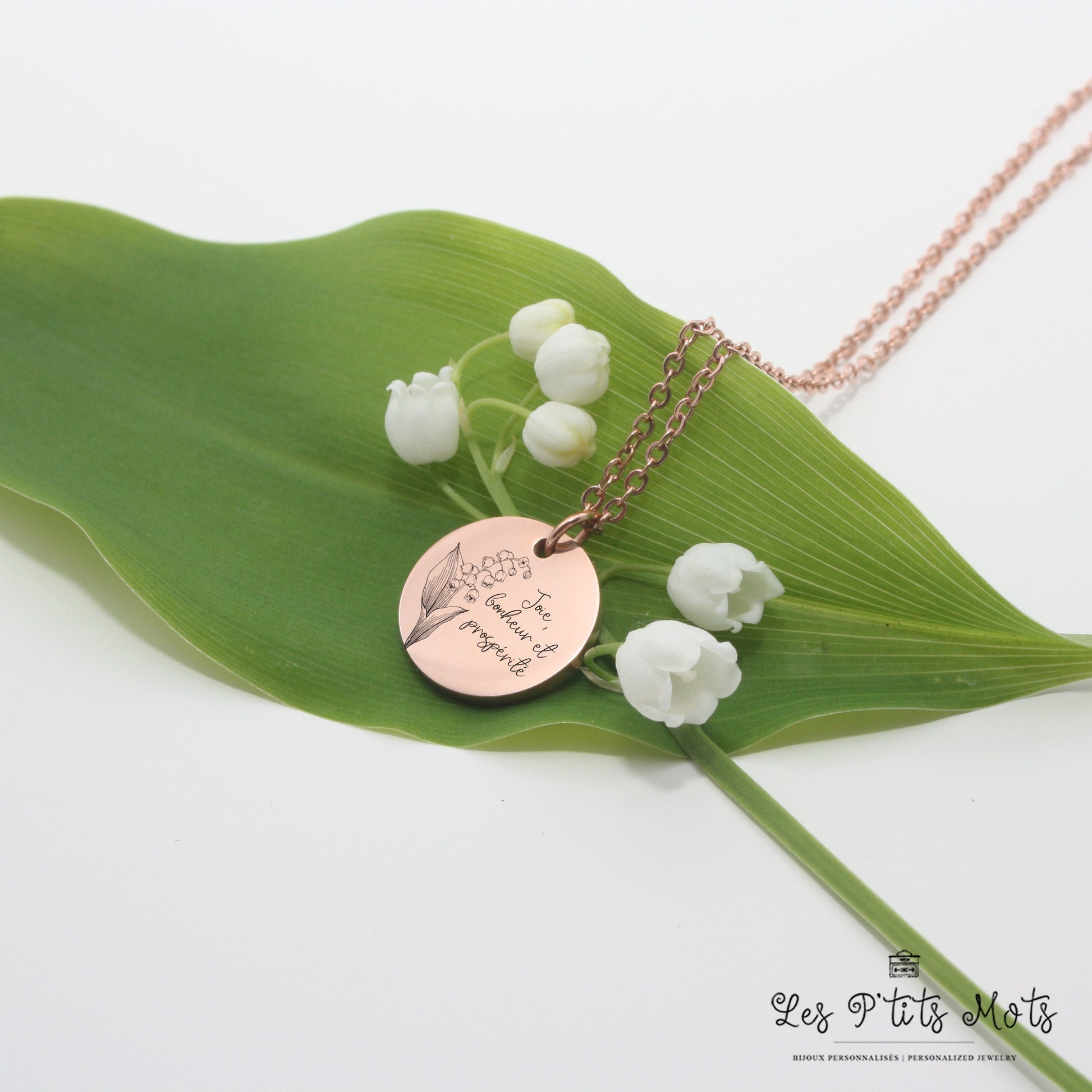 Collier Personnalisé avec fleur de Muguet, Collier Maman, Mamie, Marraine, Cadeau Porte bonheur gravé, Bijou marraine, Cadeau fête des mères