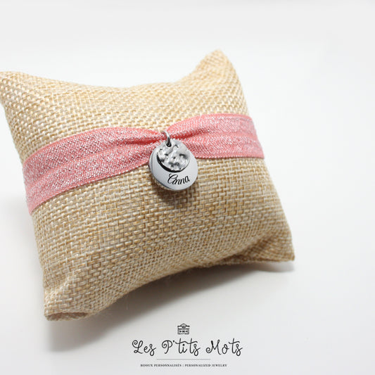 Bracelet personnalisé Elastique Médaille Martelée - Bracelet pour Maman, Marraine, Nounou, Cadeau Naissance, Cadeau Fête des mères