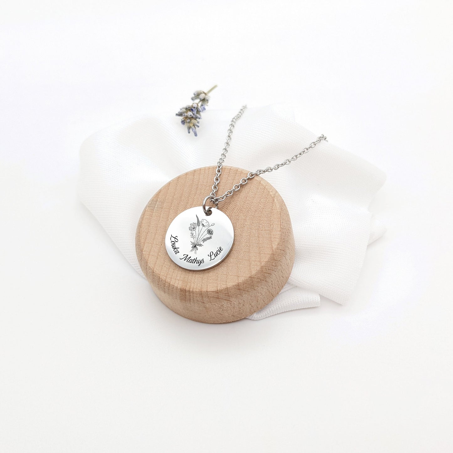 Collier bouquet de fleurs et gravure, Bijou personnalisé, Cadeau fête des mères, Collier pour Maman, Mamie, Cadeau demoiselle honneur