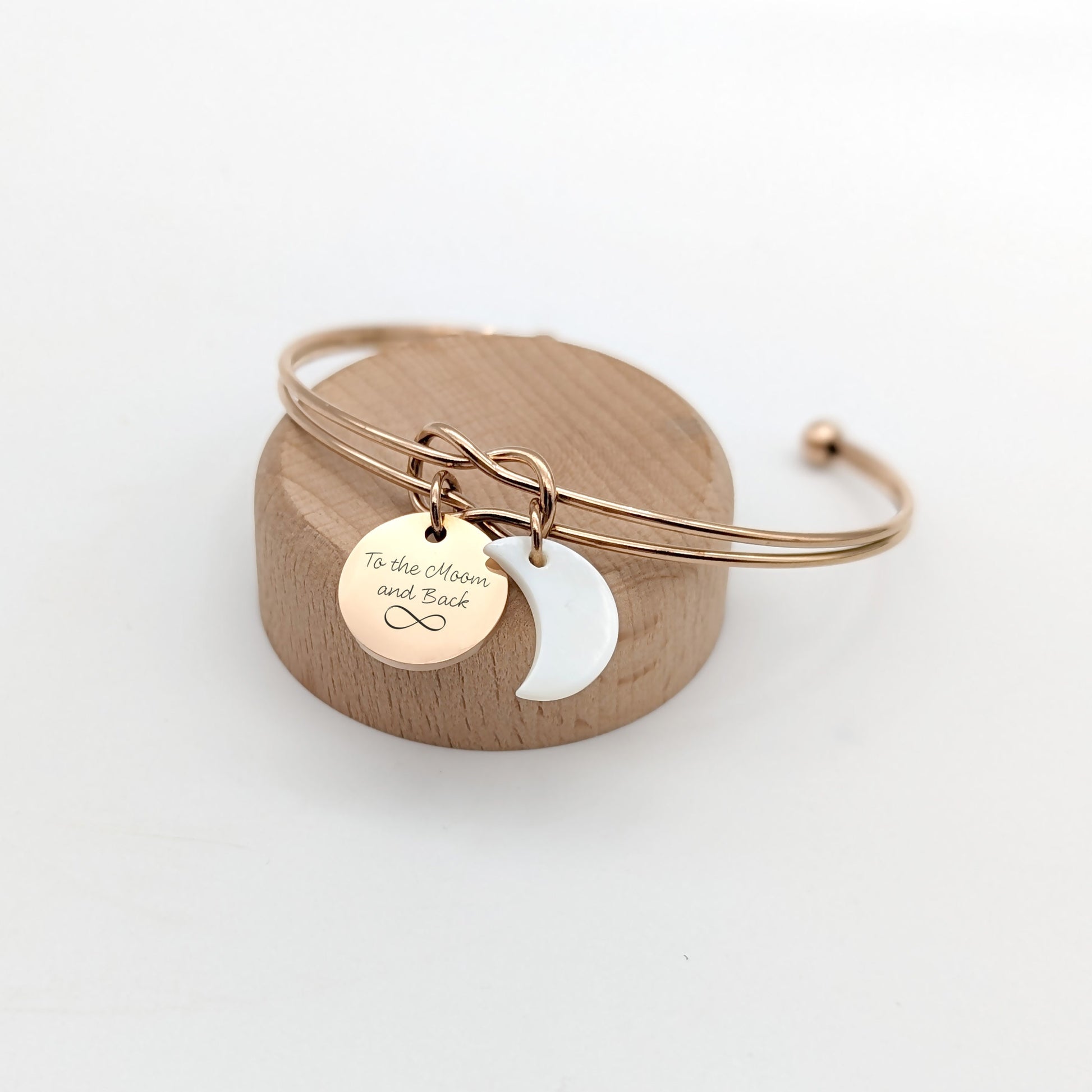 Bracelet jonc nœud avec médaille à graver, Bracelet personnalisé, Bijou Maman, Marraine, Cadeau demoiselle d'honneur, Fête des mères