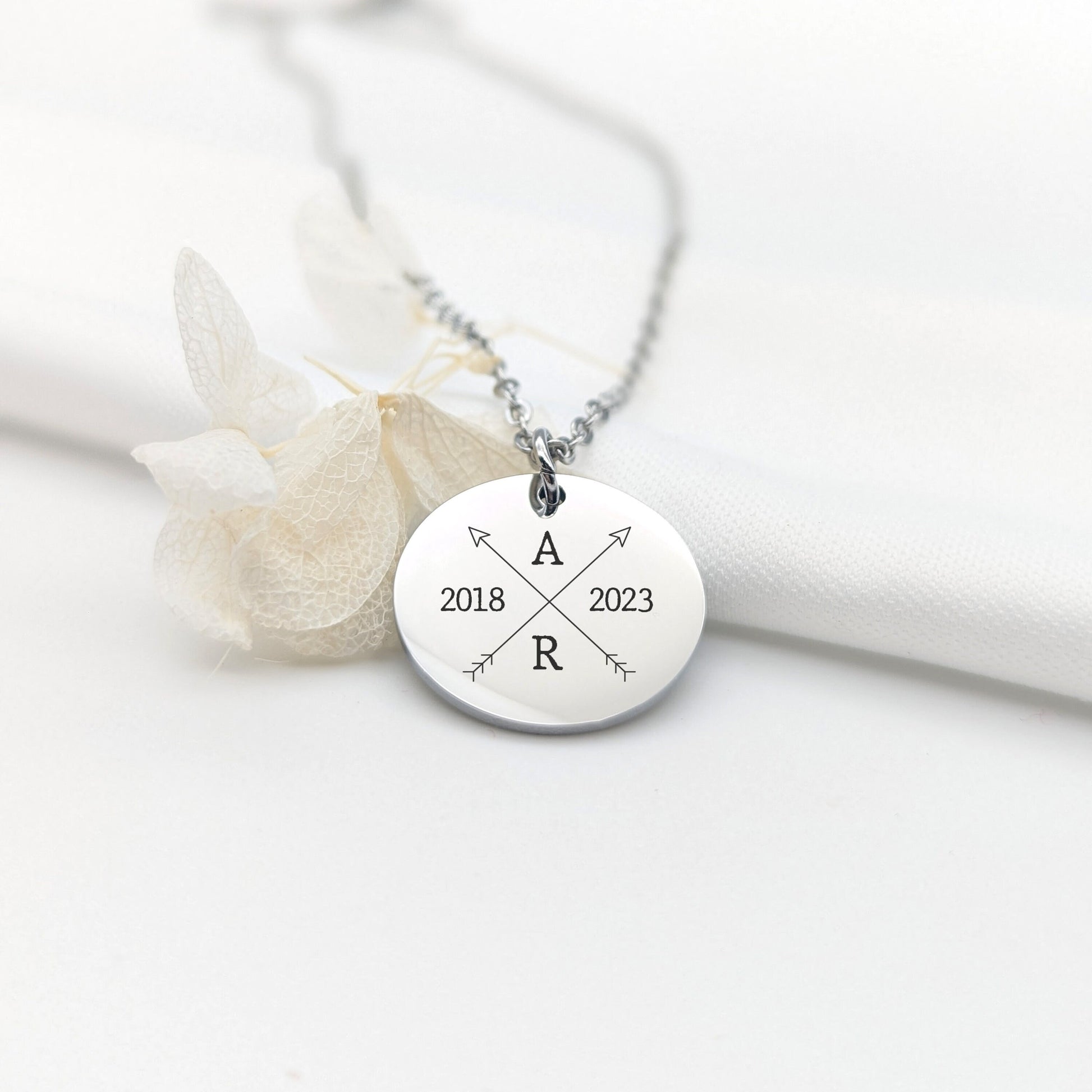 Collier personnalisé date symbolique et lieu rencontre, Cadeau pour maman, Cadeau date anniversaire, Cadeau naissance, Cadeau fête des mères