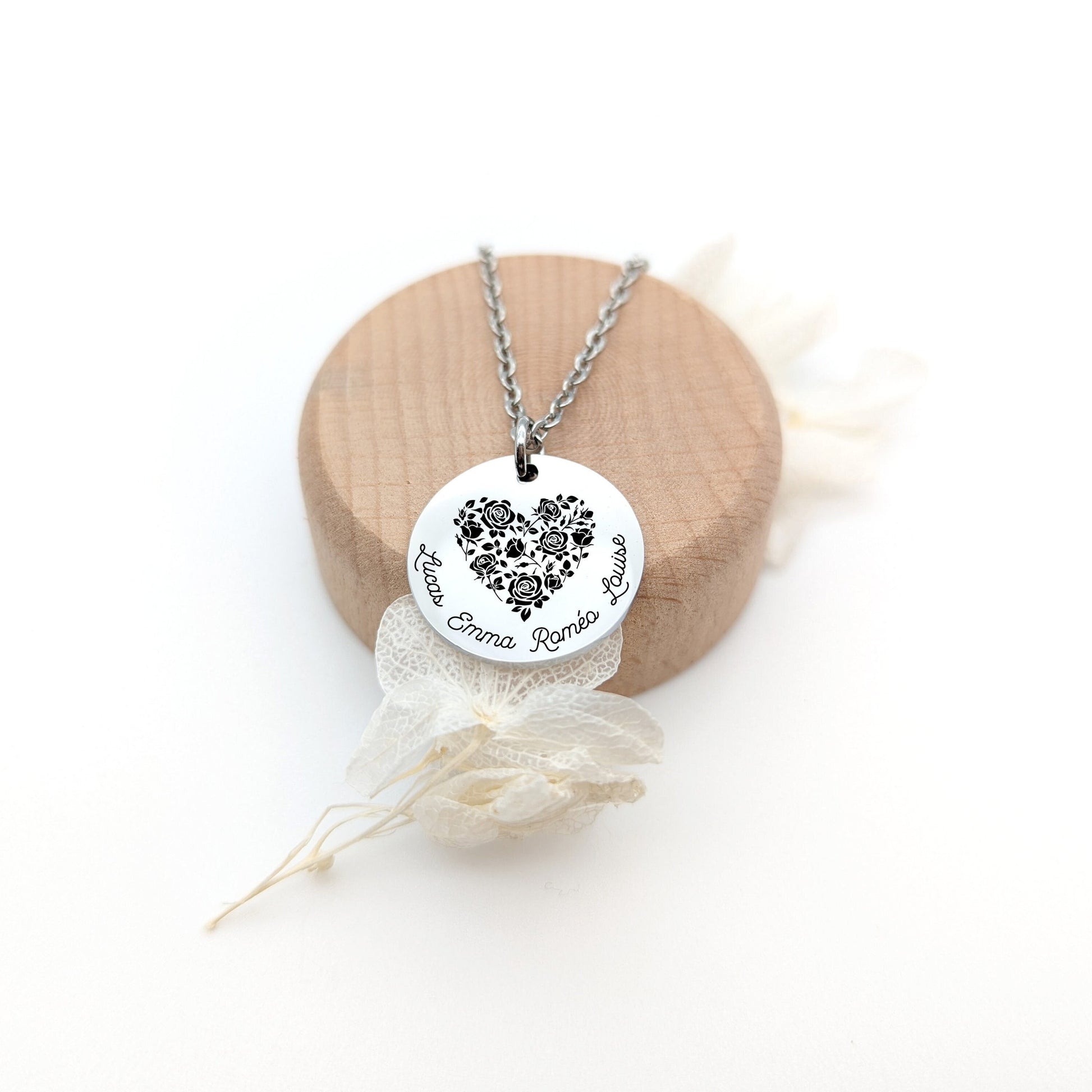 Collier cœur de fleurs et gravure, Collier personnalisé prénom, Cadeau Maman, Collier Mamie, Cadeau fête des mères, Cadeau EVJF personnalisé
