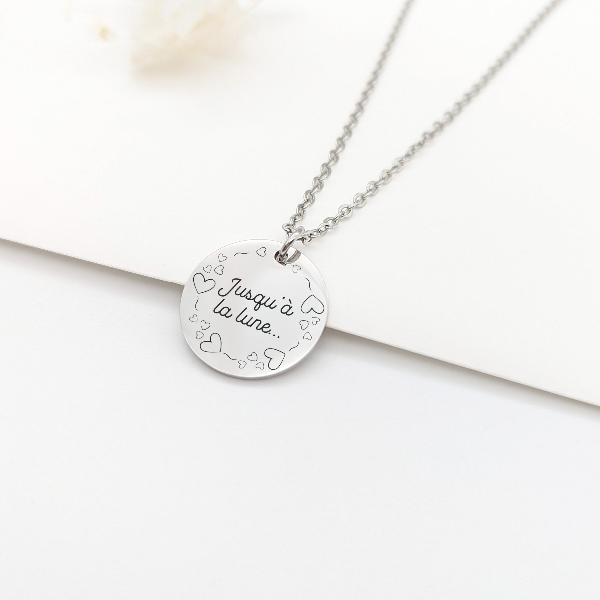 Collier couronne Cœurs et gravure, Collier personnalisé femme, Cadeau Fêtes des mères, Bijou Maman, Bijou Mamie, Cadeau EVJF