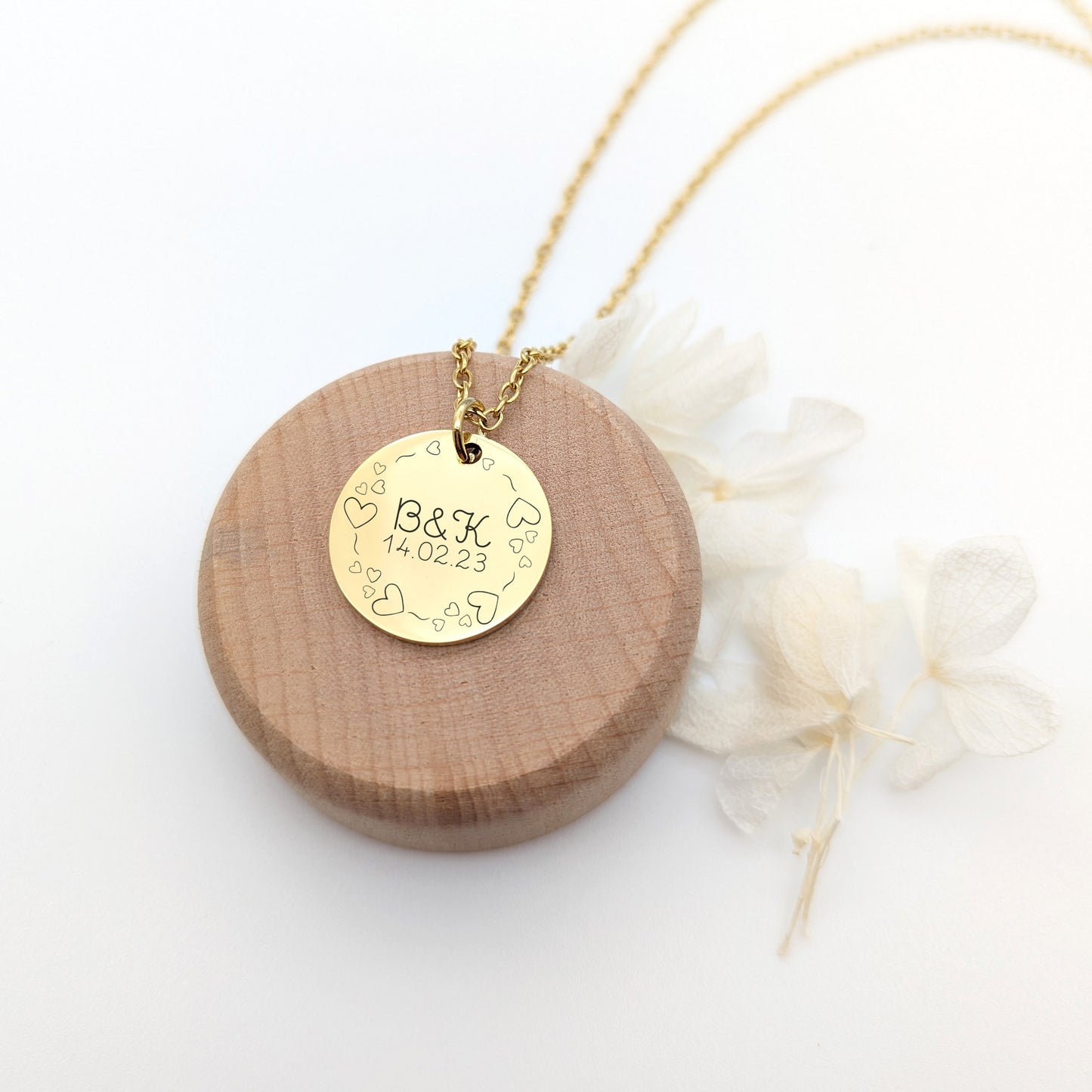 Collier couronne Cœurs et gravure, Collier personnalisé femme, Cadeau Fêtes des mères, Bijou Maman, Bijou Mamie, Cadeau EVJF