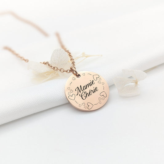 Collier personnalisé avec médaille de 20 mm en acier inoxydable. Médaille gravée d&#39;une couronne de cœur et texte libre. Bijou disponible en trois coloris