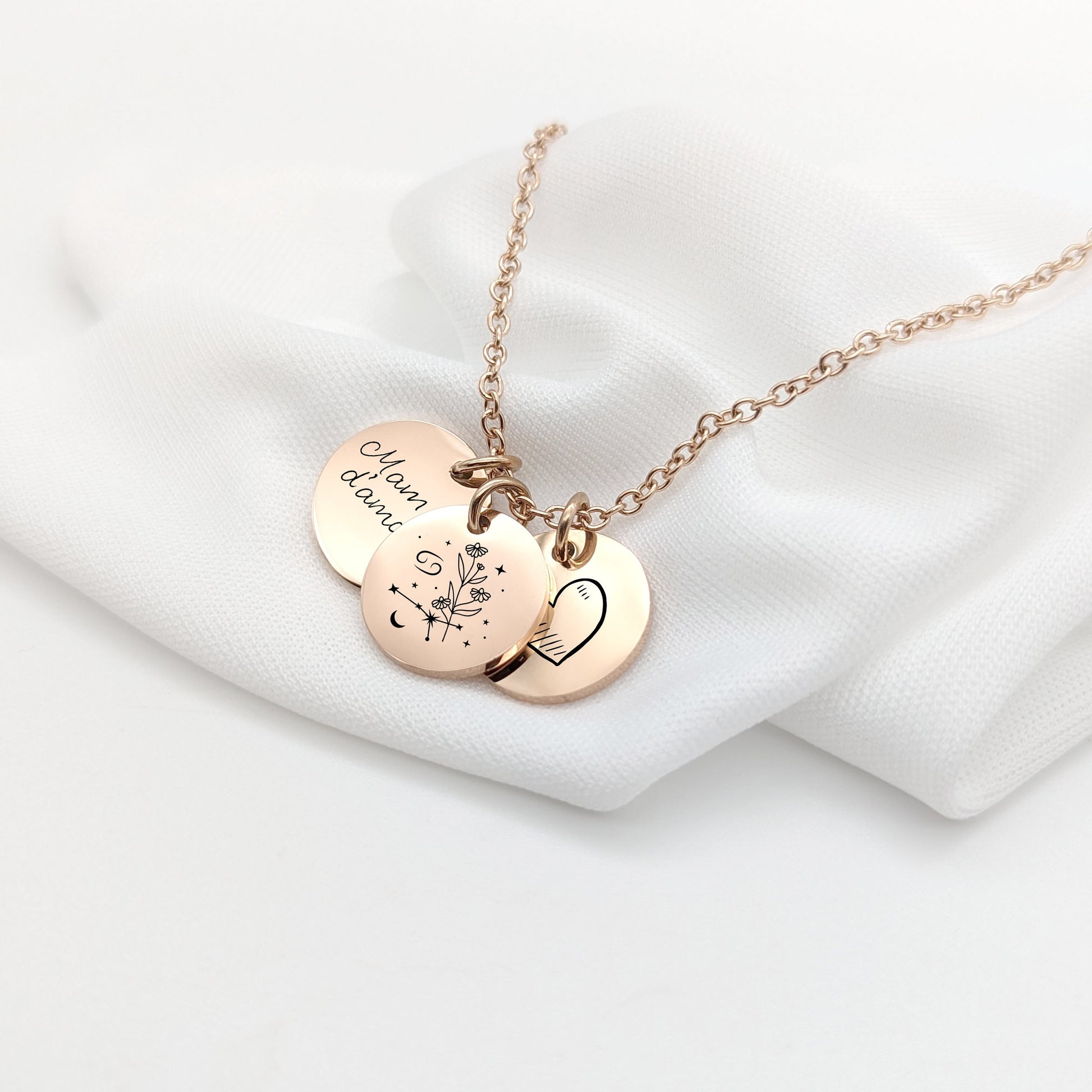 Collier en acier inoxydable avec gravure d&#39;une constellation florale et texte au choix. Collier disponible en trois coloris