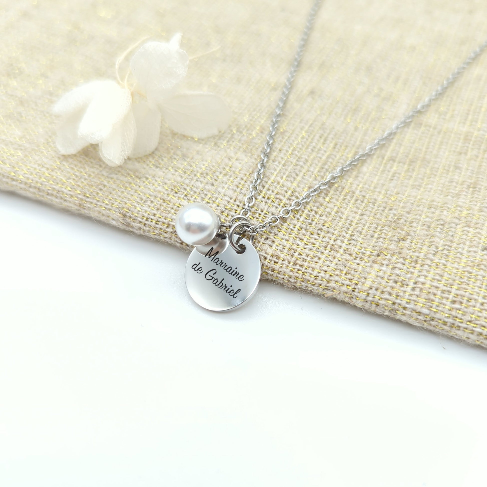 Collier Personnalisé médaille à graver et perle, Cadeau Maman, Marraine, Mamie, Cadeau naissance, Bijou demoiselle d'honneur, Cadeau Baptême