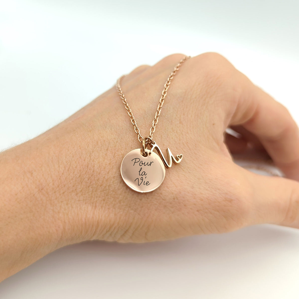 MeMeDIY Collier Pendentif Rond Personnalisé Gravure Initiale Nom - Acier Inoxydable
