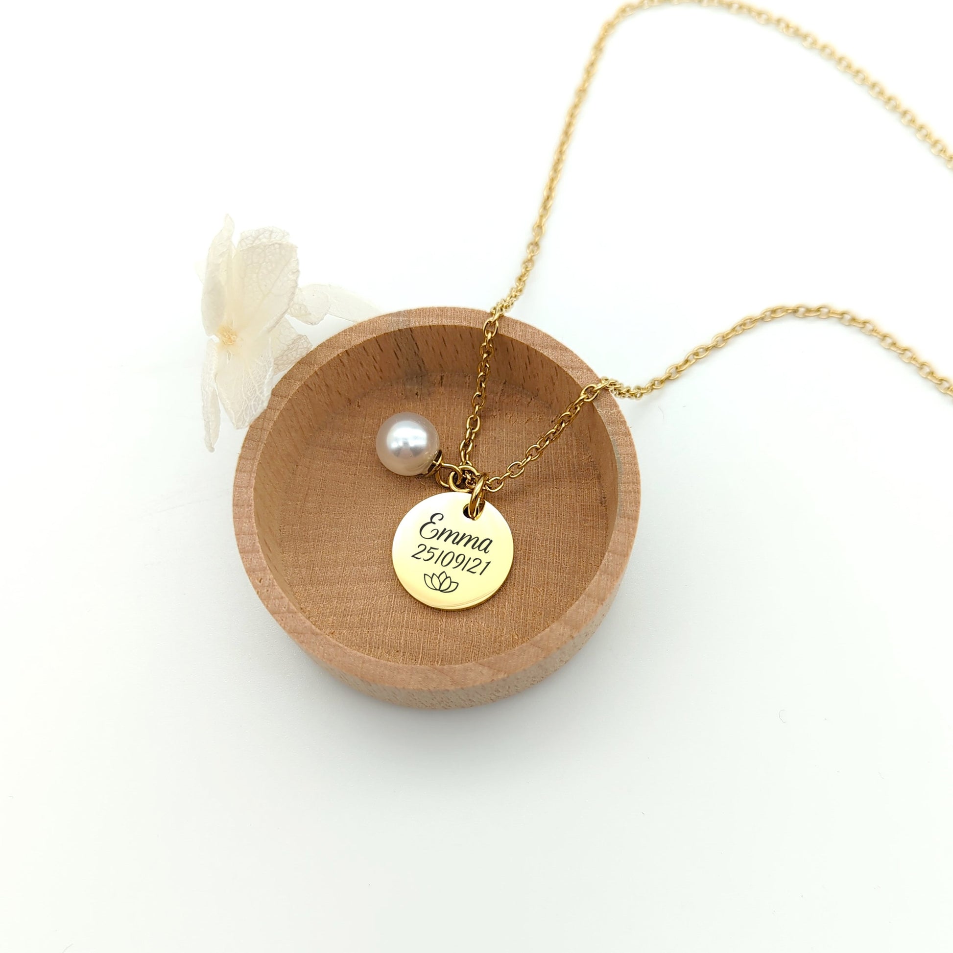 Collier Personnalisé médaille à graver et perle, Cadeau Maman, Marraine, Mamie, Cadeau naissance, Bijou demoiselle d'honneur, Cadeau Baptême