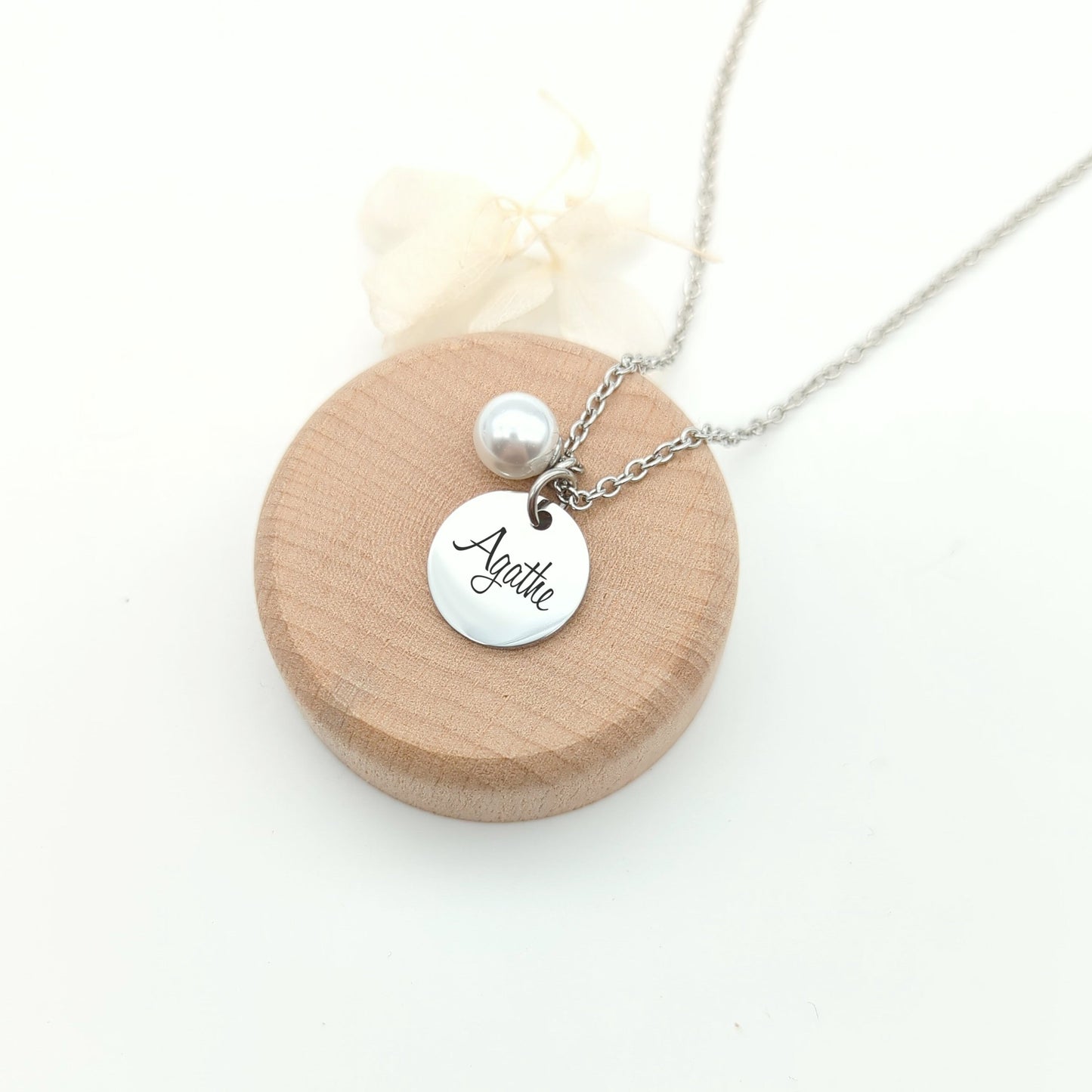 Collier Personnalisé médaille à graver et perle, Cadeau Maman, Marraine, Mamie, Cadeau naissance, Bijou demoiselle d'honneur, Cadeau Baptême