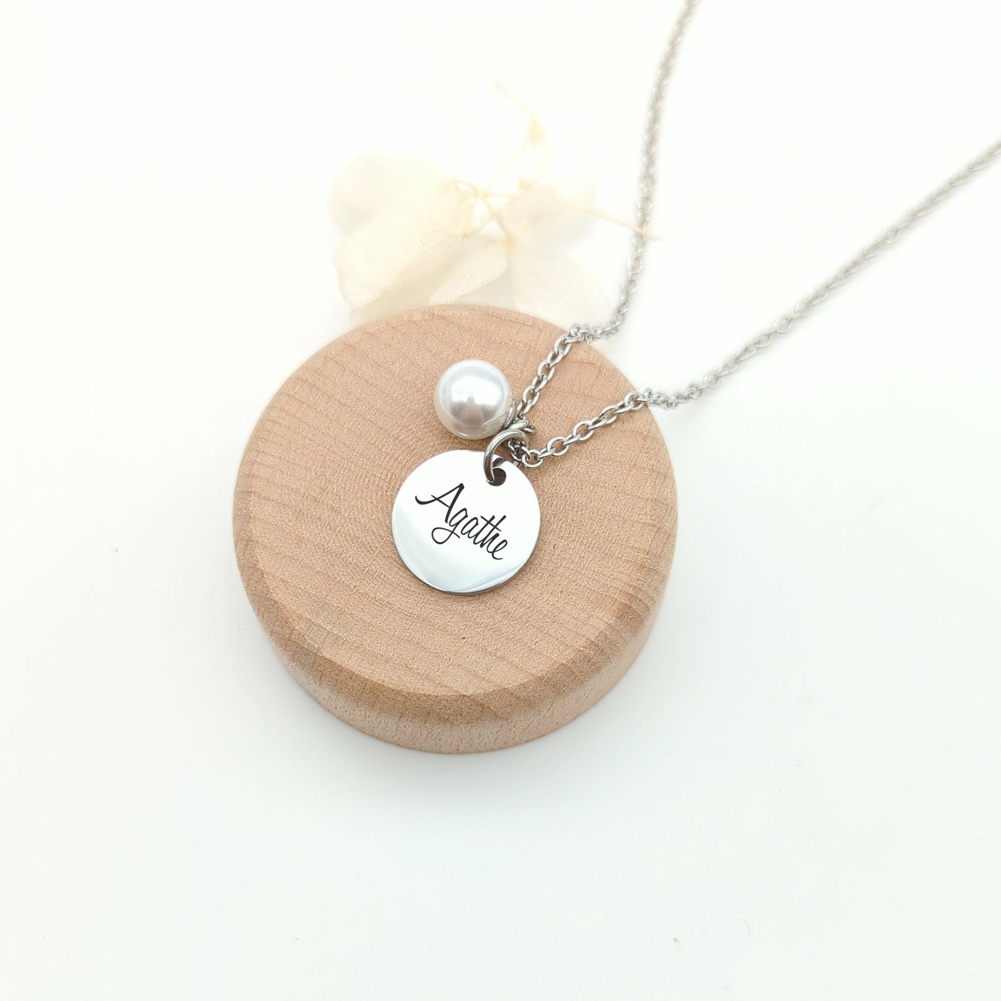 Collier Personnalisé médaille à graver et perle, Cadeau Maman, Marraine, Mamie, Cadeau naissance, Bijou demoiselle d'honneur, Cadeau Baptême