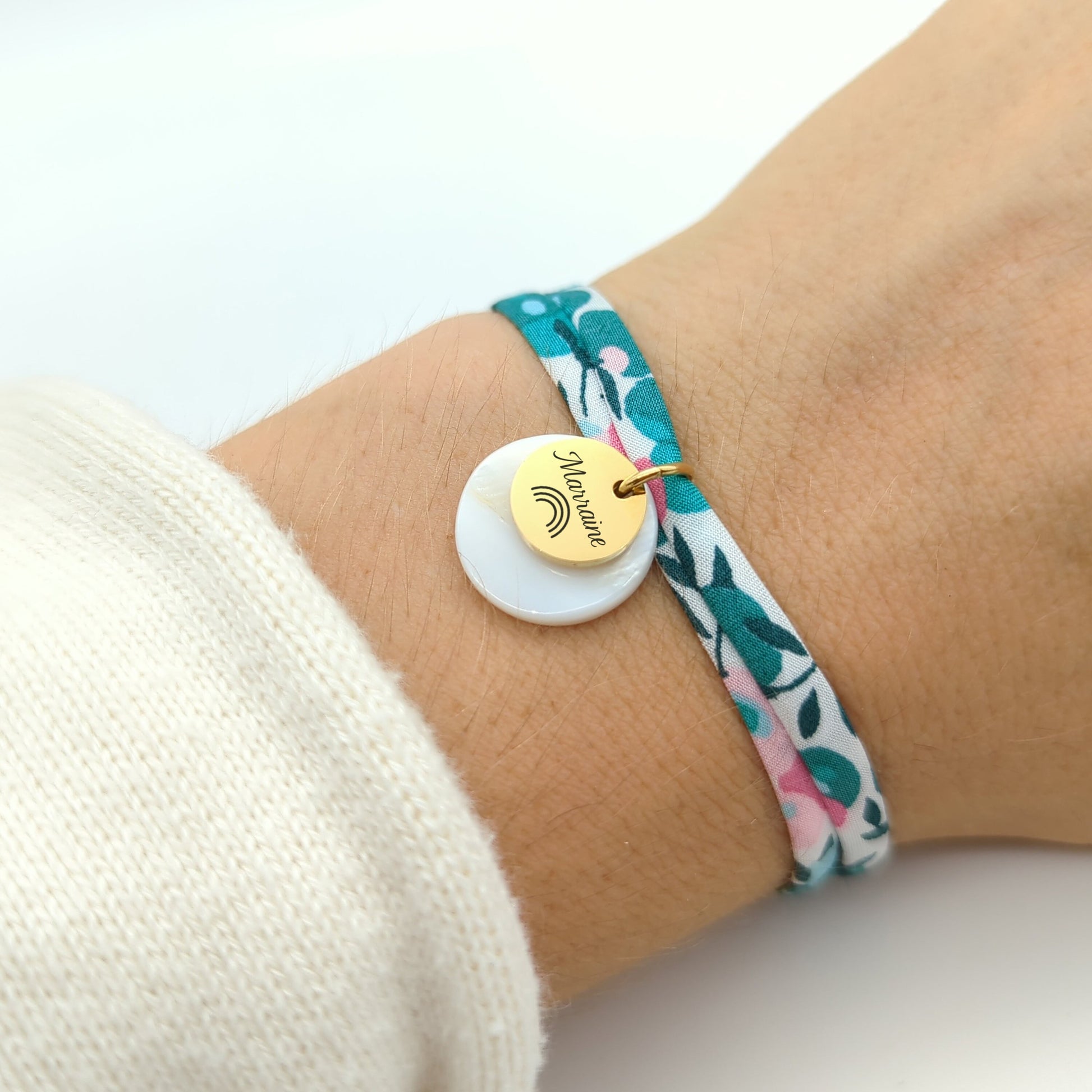 Bracelet personnalisé liberty avec nacre, Bracelet prénom, Cadeau Maman, maîtresse, Marraine, Cadeau naissance, Cadeau demoiselle honneur