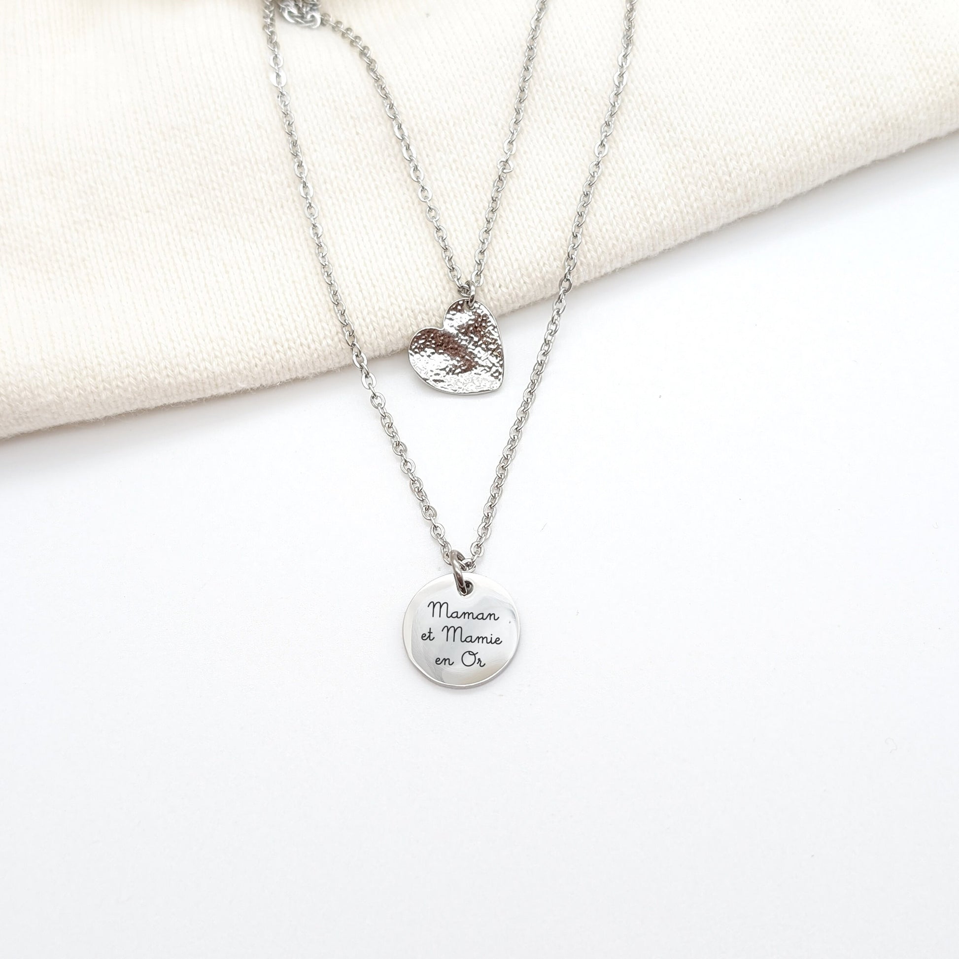Collier Personnalisé avec médaille et cœur martelé, Collier pour Maman, Bijou Marraine, Cadeau Nounou, Cadeau naissance, fête des mères