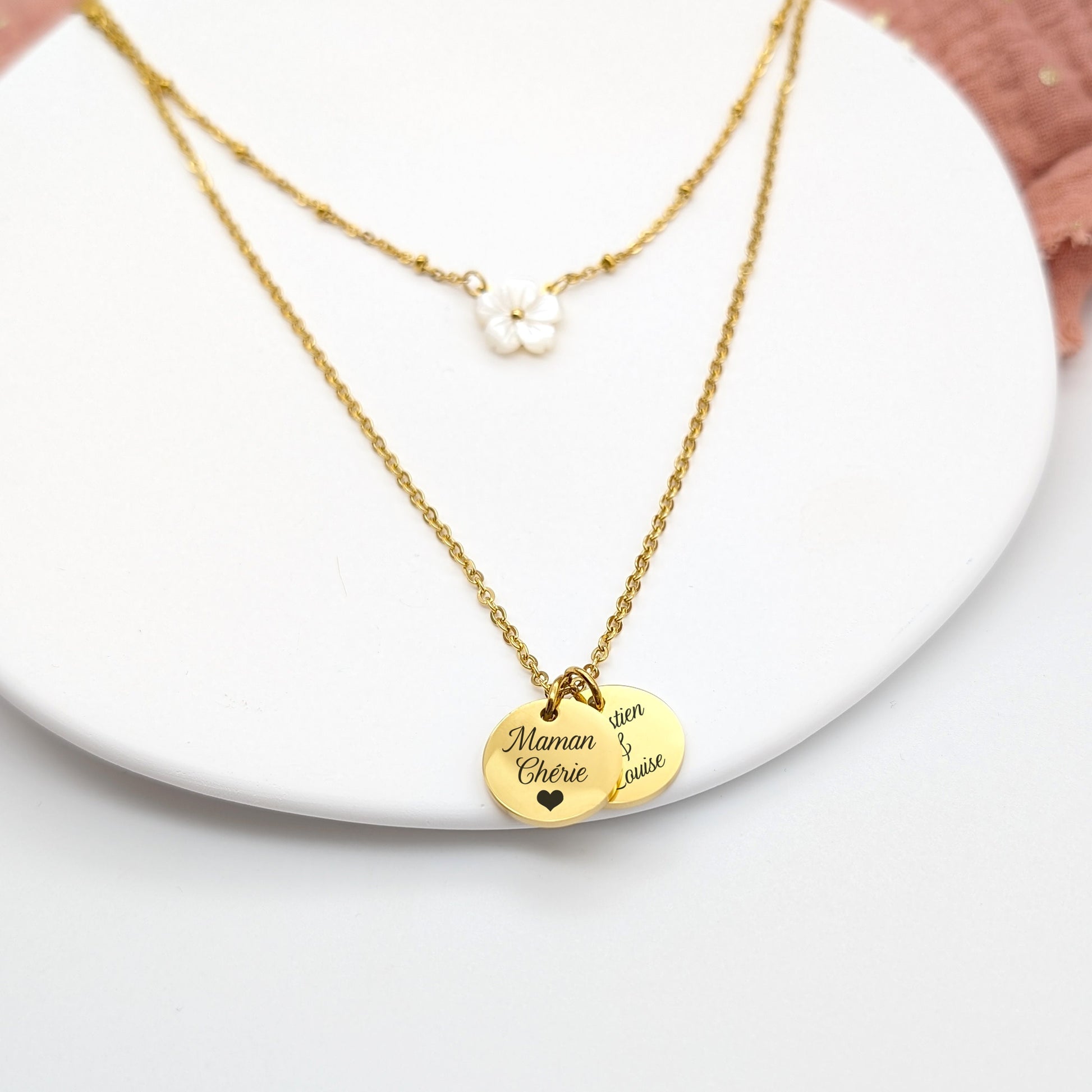 Collier Personnalisé double rangs médaille et fleur nacre, Collier Maman, Bijou Marraine, Cadeau Nounou, Cadeau naissance, Fête des mères