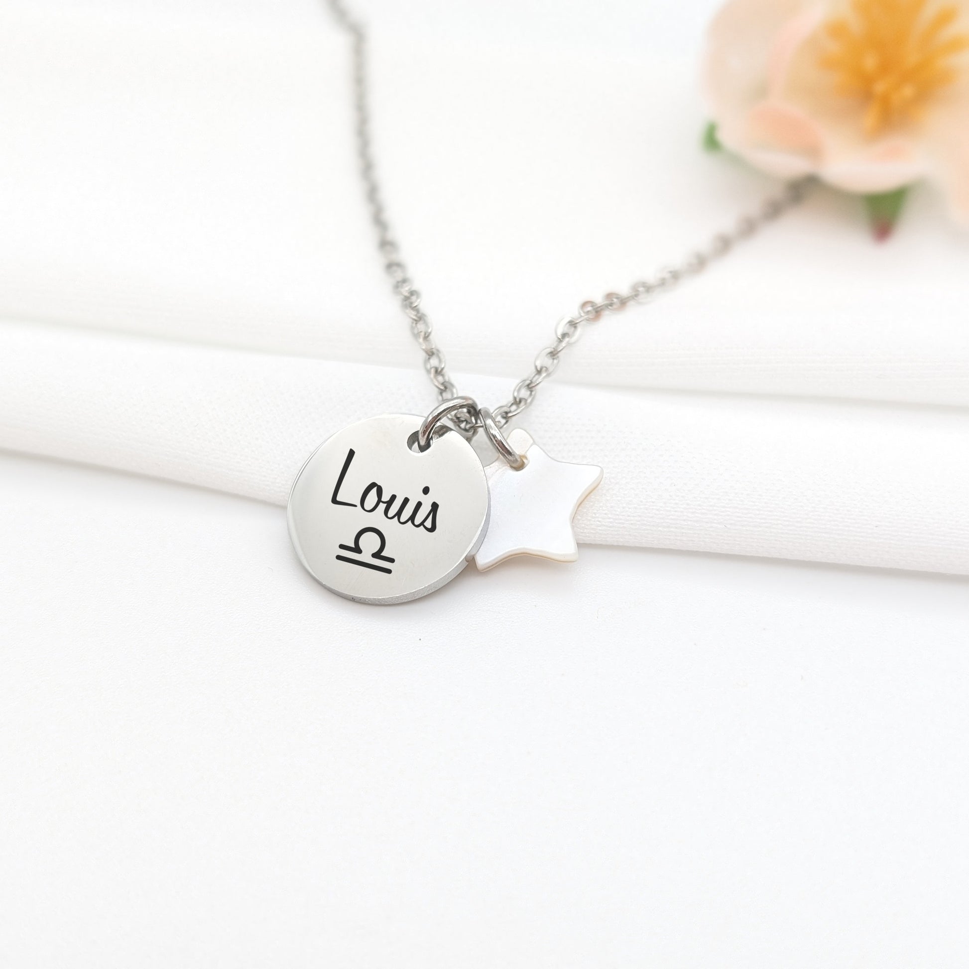 Collier personnalisé avec médaille acier inoxydable et nacre cœur • étoile - Cadeau Maman, Marraine, Cadeau naissance, Cadeau fête des mères