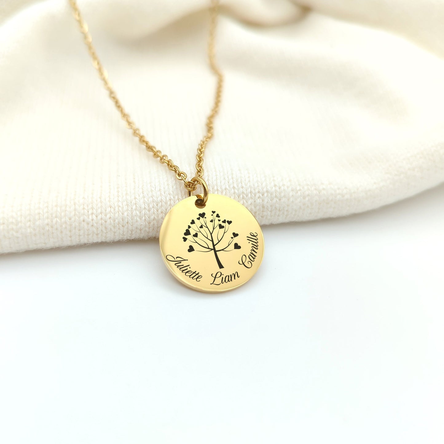Collier personnalisé avec gravure centrale d&#39;un arbre de vie et gravure libre d&#39;un texte. Collier en acier inoxydable et disponible en trois coloris.