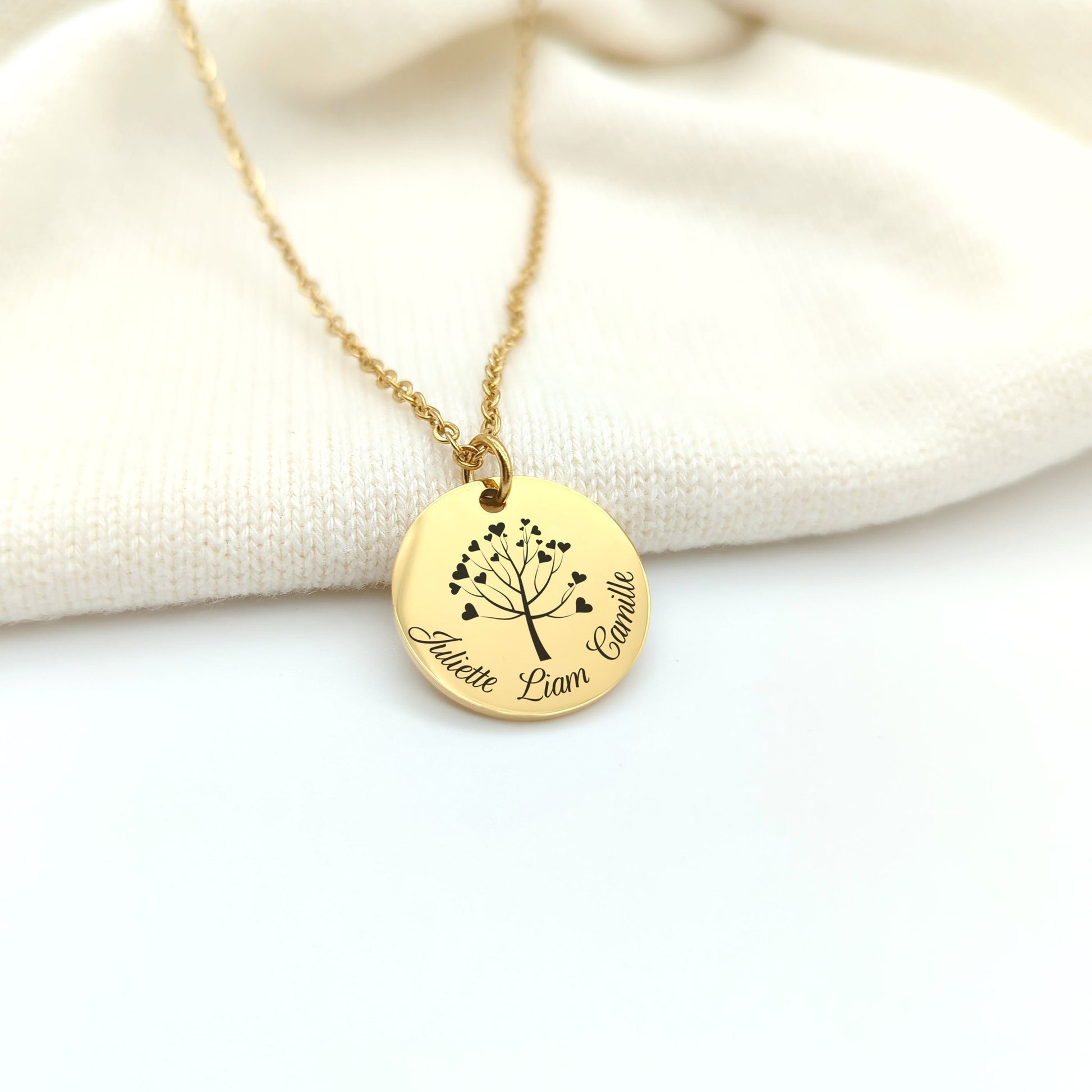 Collier personnalisé avec gravure centrale d&#39;un arbre de vie et gravure libre d&#39;un texte. Collier en acier inoxydable et disponible en trois coloris.