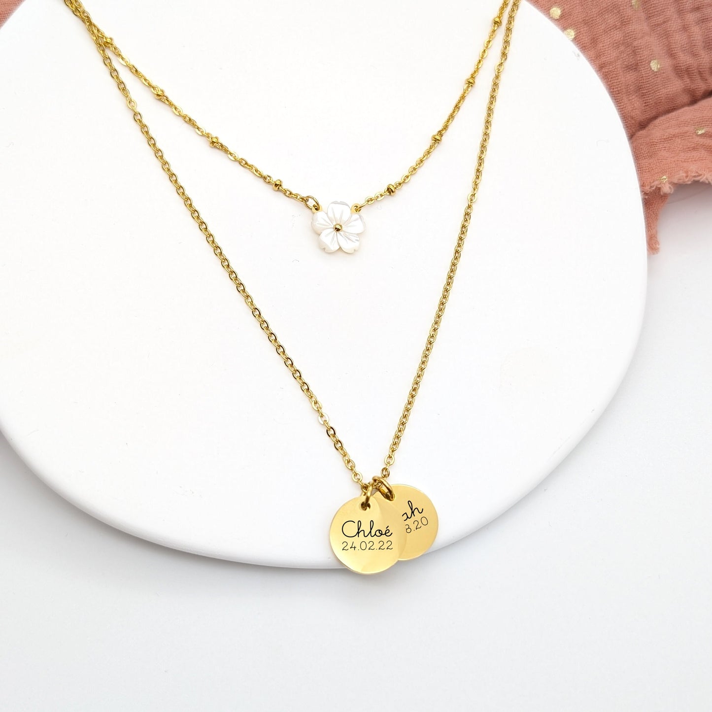 Collier Personnalisé double rangs médaille et fleur nacre, Collier Maman, Bijou Marraine, Cadeau Nounou, Cadeau naissance, Fête des mères