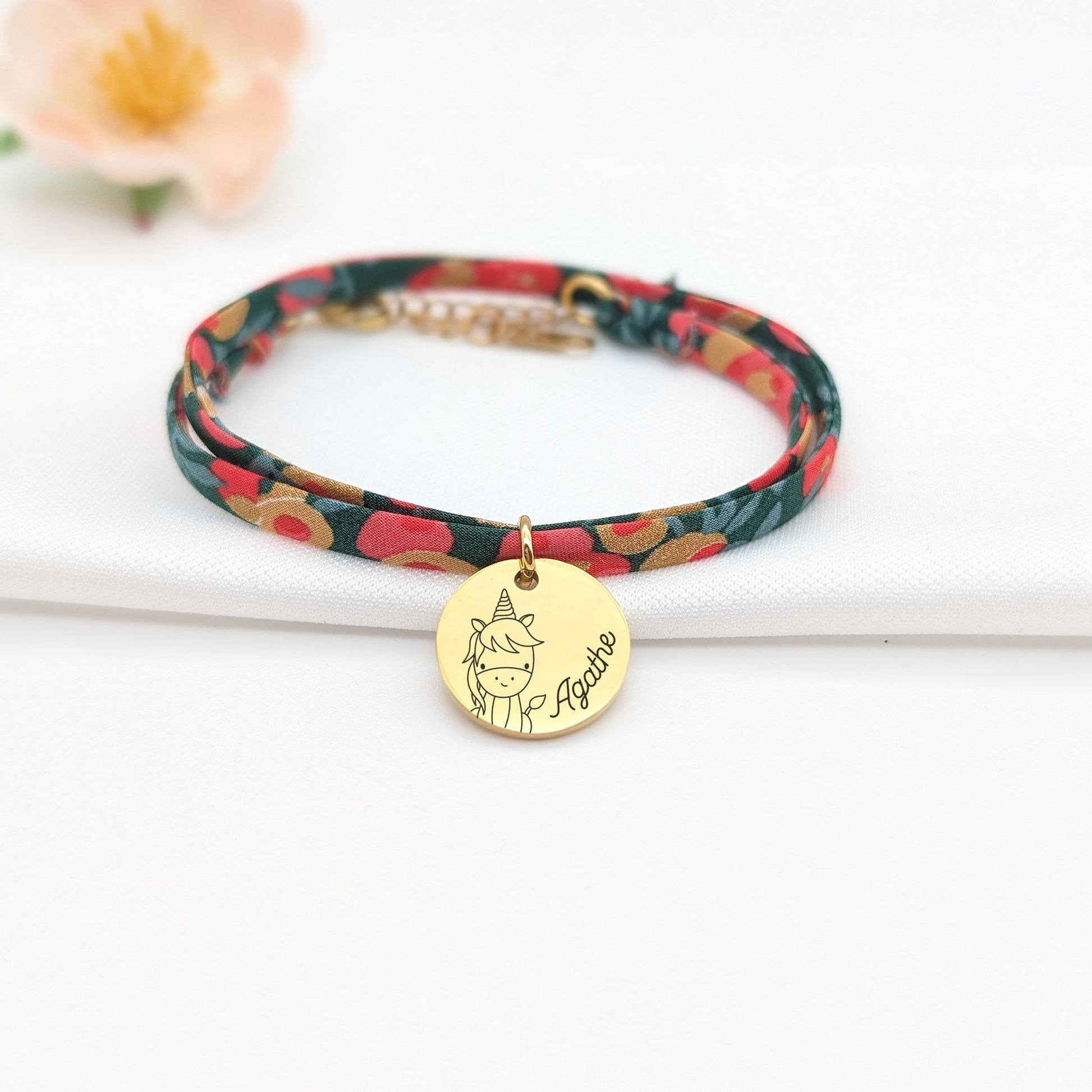 Bracelet enfant Liberty personnalisé, bracelet prénom avec médaille gravée, Cadeau baptême, Cadeau Naissance, Cadeau grande sœur, Filleule