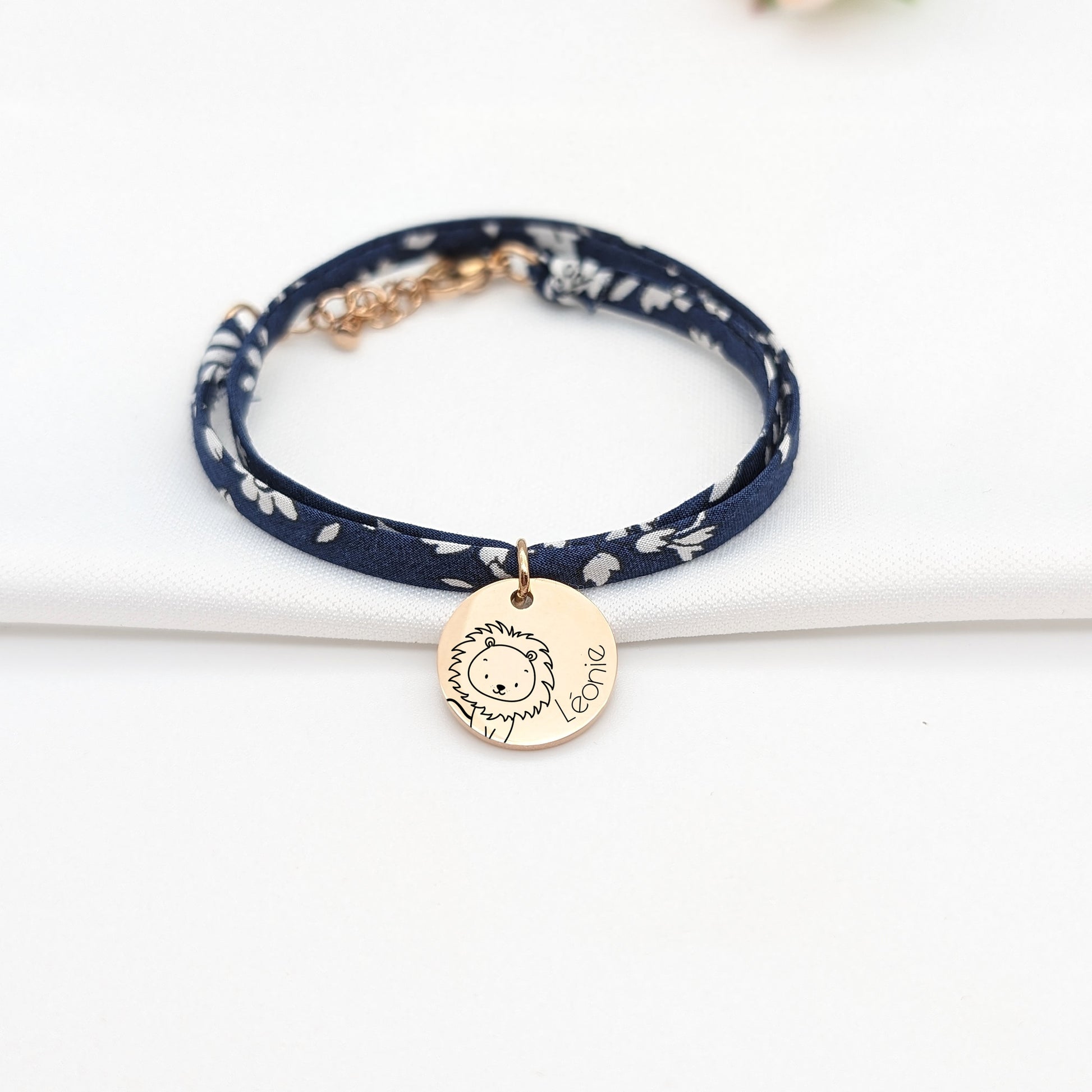 Bracelet enfant Liberty personnalisé, bracelet prénom avec médaille gravée, Cadeau baptême, Cadeau Naissance, Cadeau grande sœur, Filleule