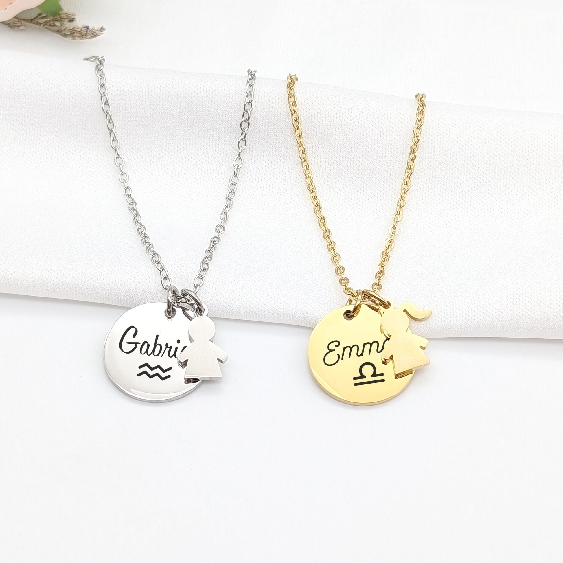 Collier Personnalisé Famille, Collier acier avec médaille gravée et breloque enfant, Cadeau Fête des mères, Bijou maman, Cadeau Naissance