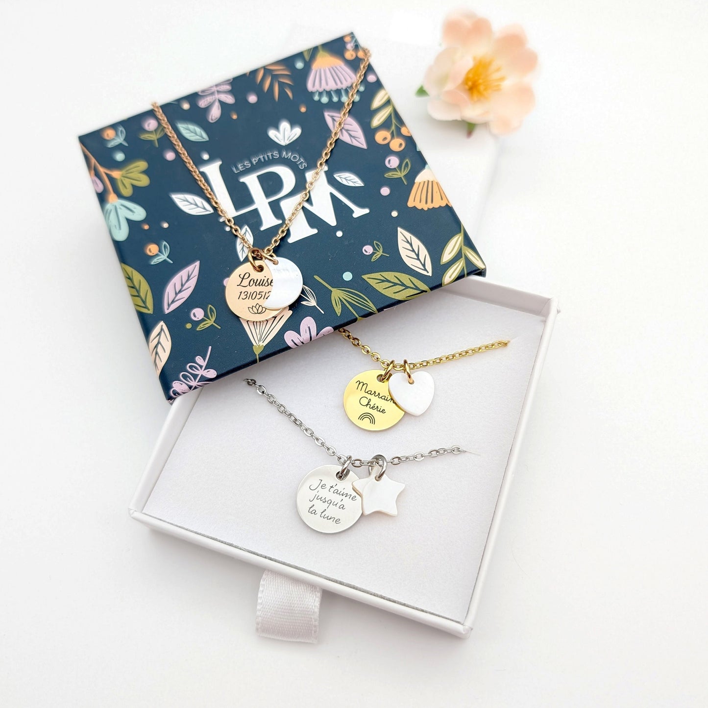 Collier personnalisé avec médaille acier inoxydable et nacre cœur • étoile - Cadeau Maman, Marraine, Cadeau naissance, Cadeau fête des mères