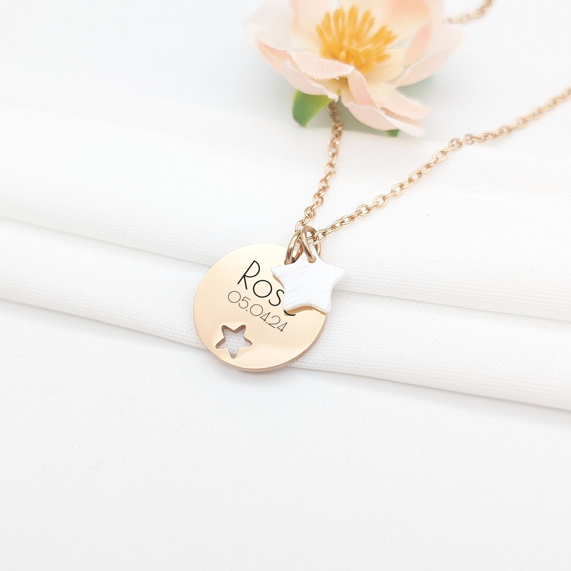 Collier pendentif étoile et nacre, Bijou personnalisé, Collier Maman, Bijou Marraine, Cadeau Naissance, Cadeau Baptême, bijou fête des mères