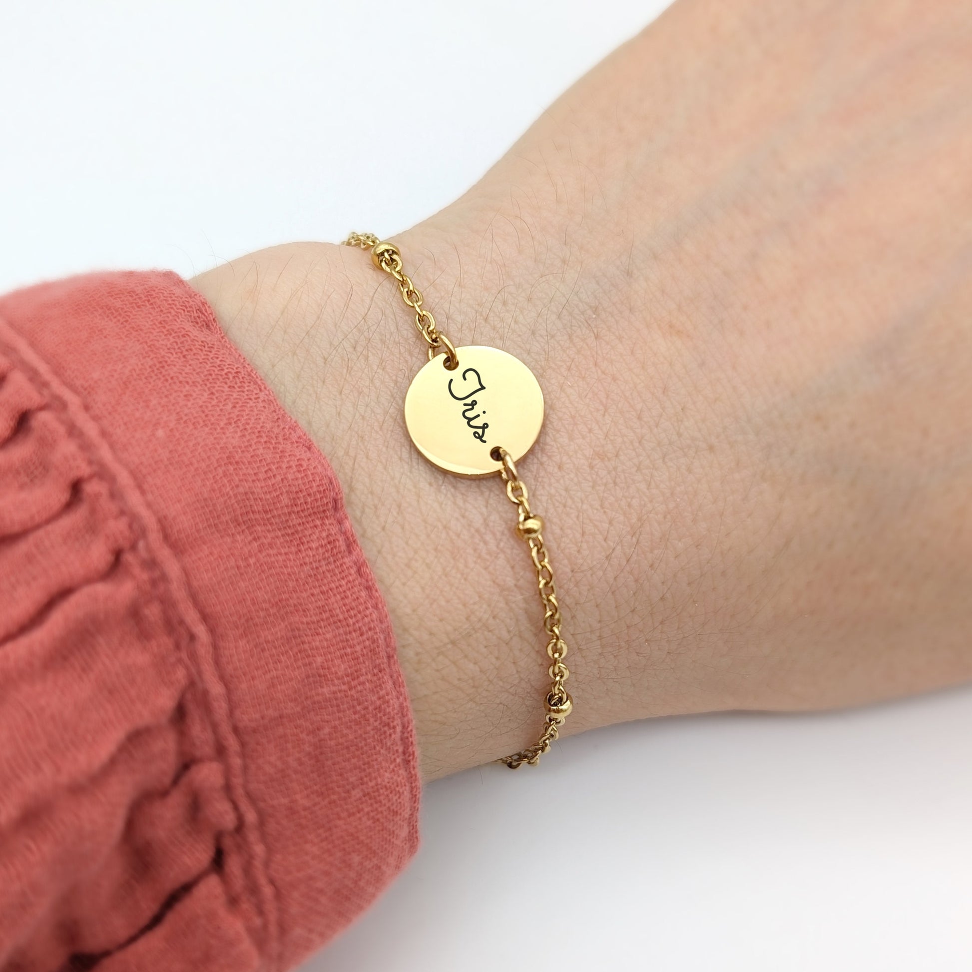 Bracelet personnalisé avec médaille à graver. Bracelet prenom, Cadeau Maman, Marraine, bijou Demoiselle d'honneur, cadeau Fête des mères