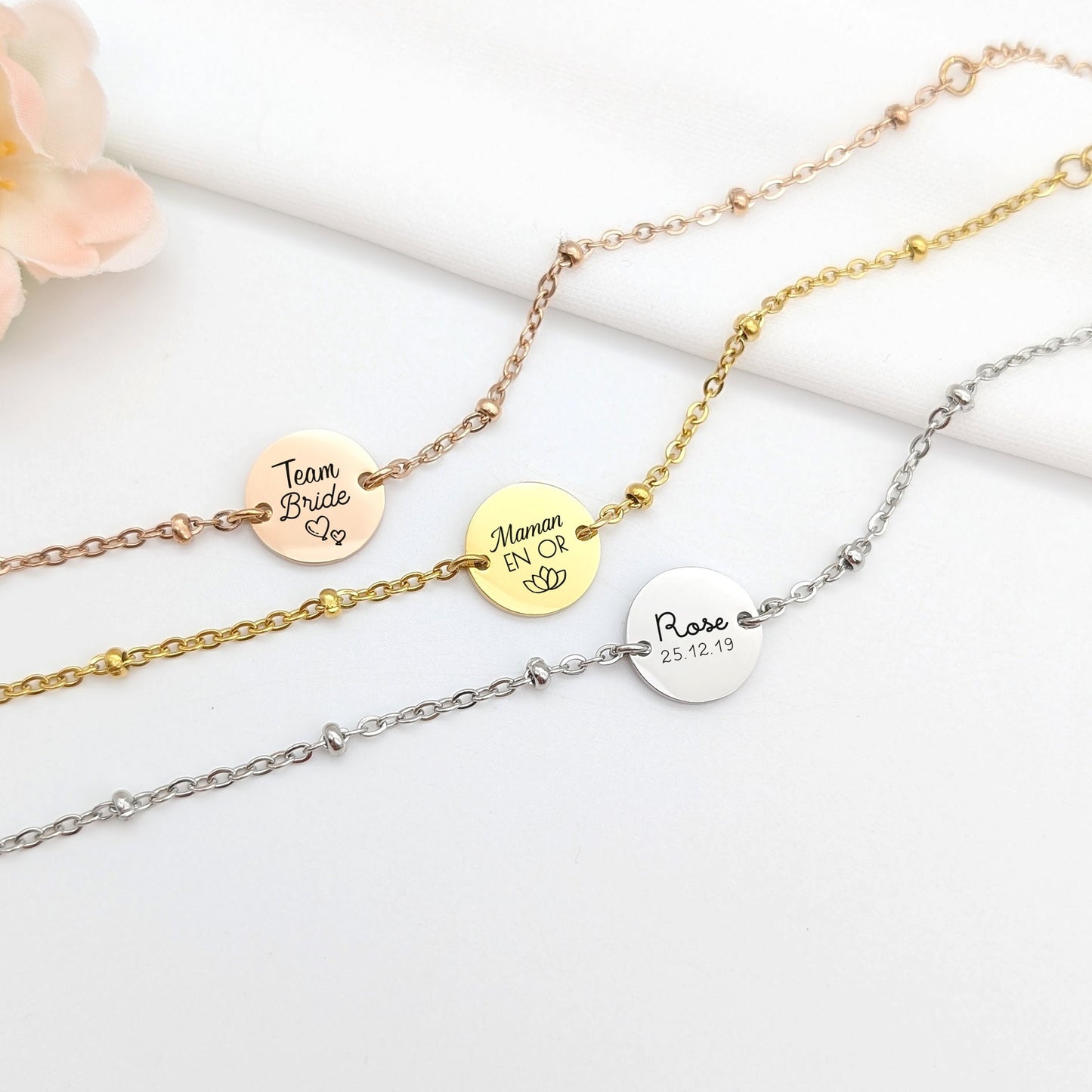 Bracelet personnalisé avec médaille à graver. Bracelet prenom, Cadeau Maman, Marraine, bijou Demoiselle d'honneur, cadeau Fête des mères