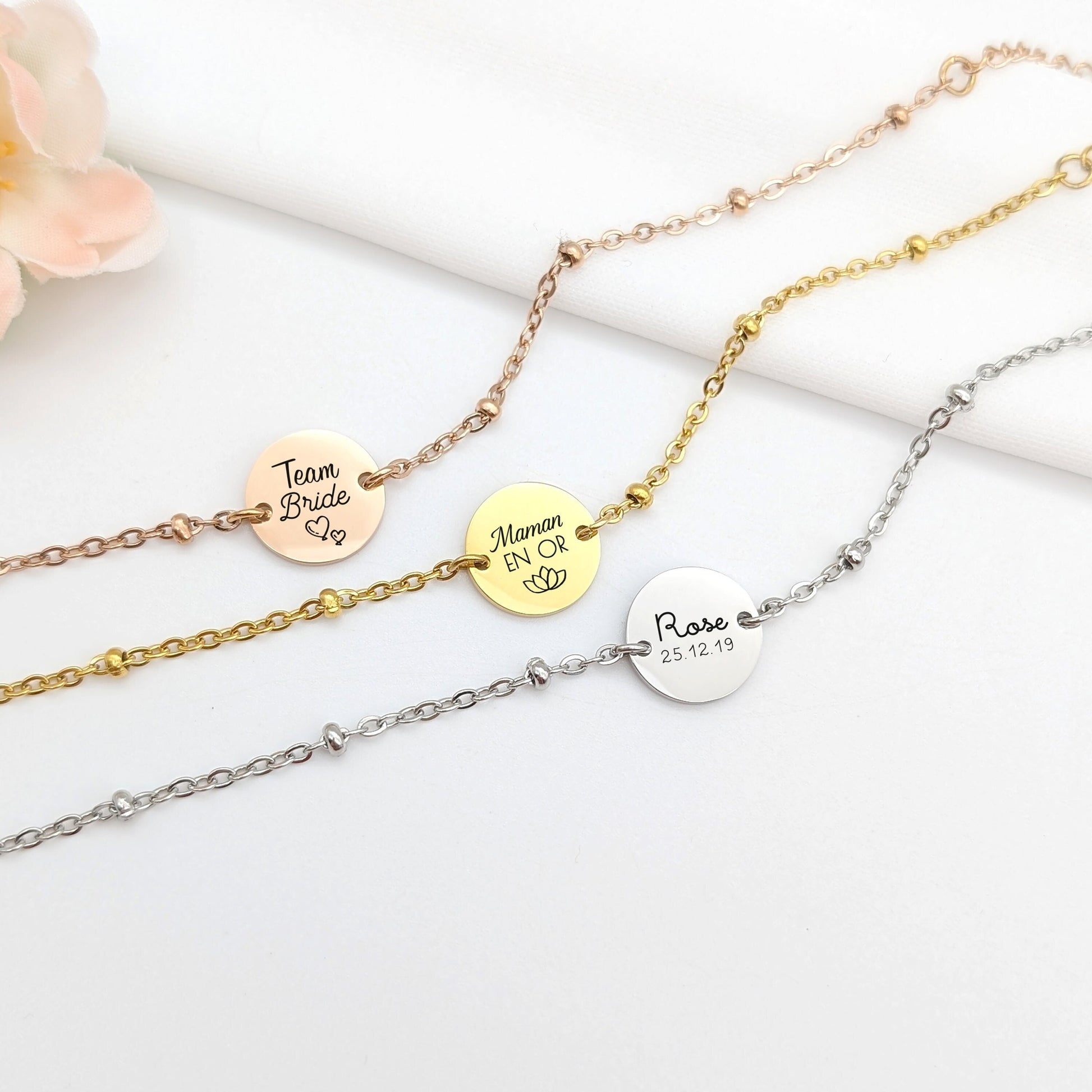 Bracelet personnalisé avec médaille à graver. Bracelet prenom, Cadeau Maman, Marraine, bijou Demoiselle d'honneur, cadeau Fête des mères
