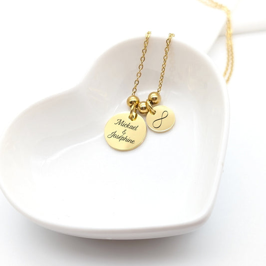 Collier personnalisé en acier inoxydable avec perles acier et médaille à graver. Médailles de 15 millimètres à graver avec le texte de son choix.