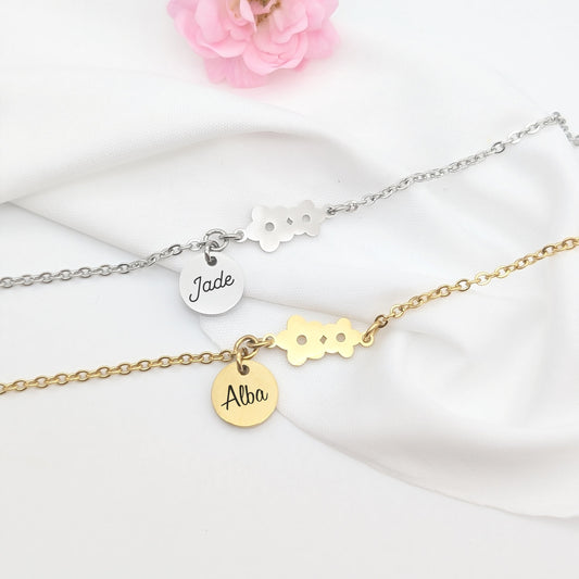 bracelet personnalisable en acier inoxydable avec breloque double fleurs et médaille à graver