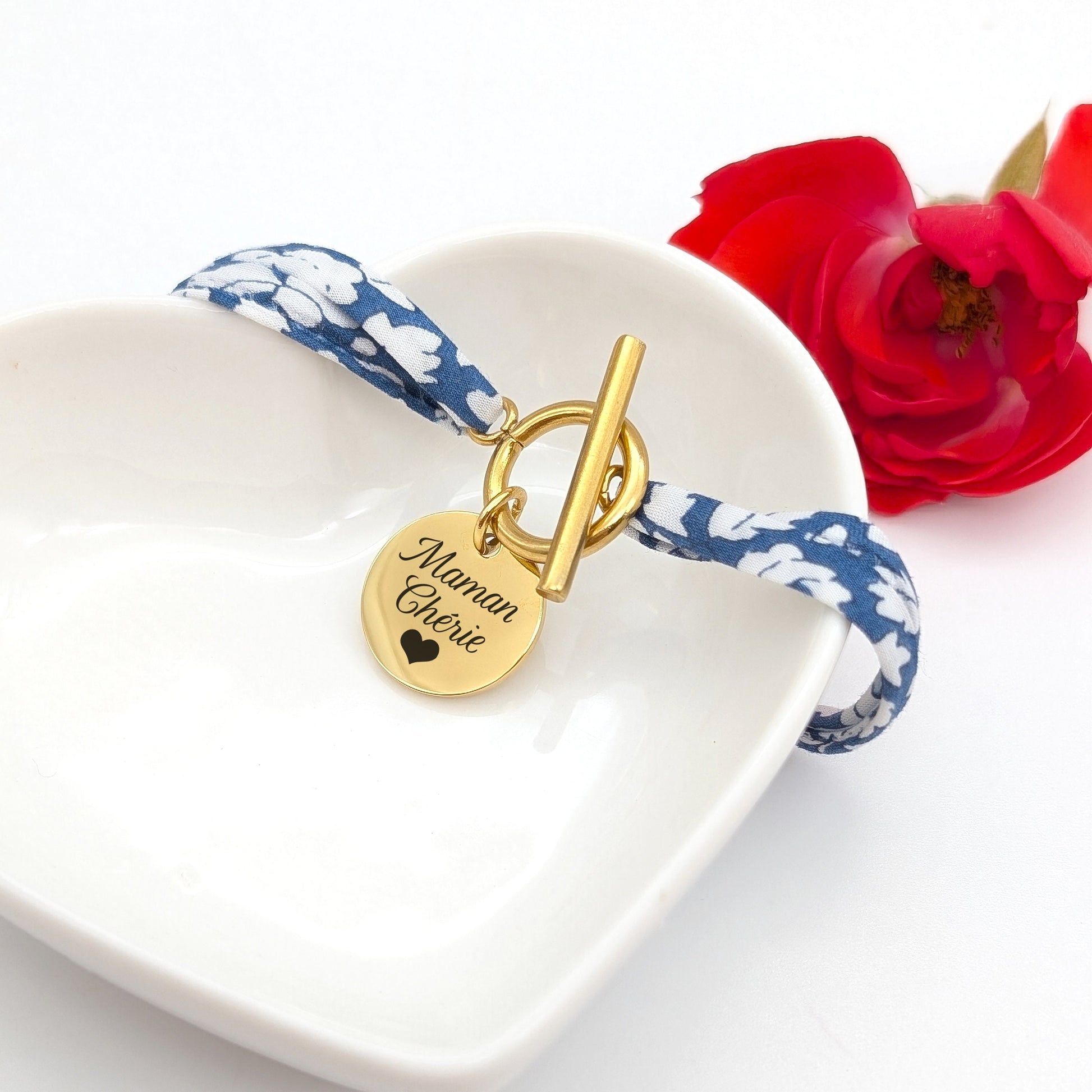 Bracelet personnalisé cordon liberty avec médaille à graver et fermoir T, Bracelet prénom, Cadeau Maman, Cadeau Naissance, Cadeau Noël