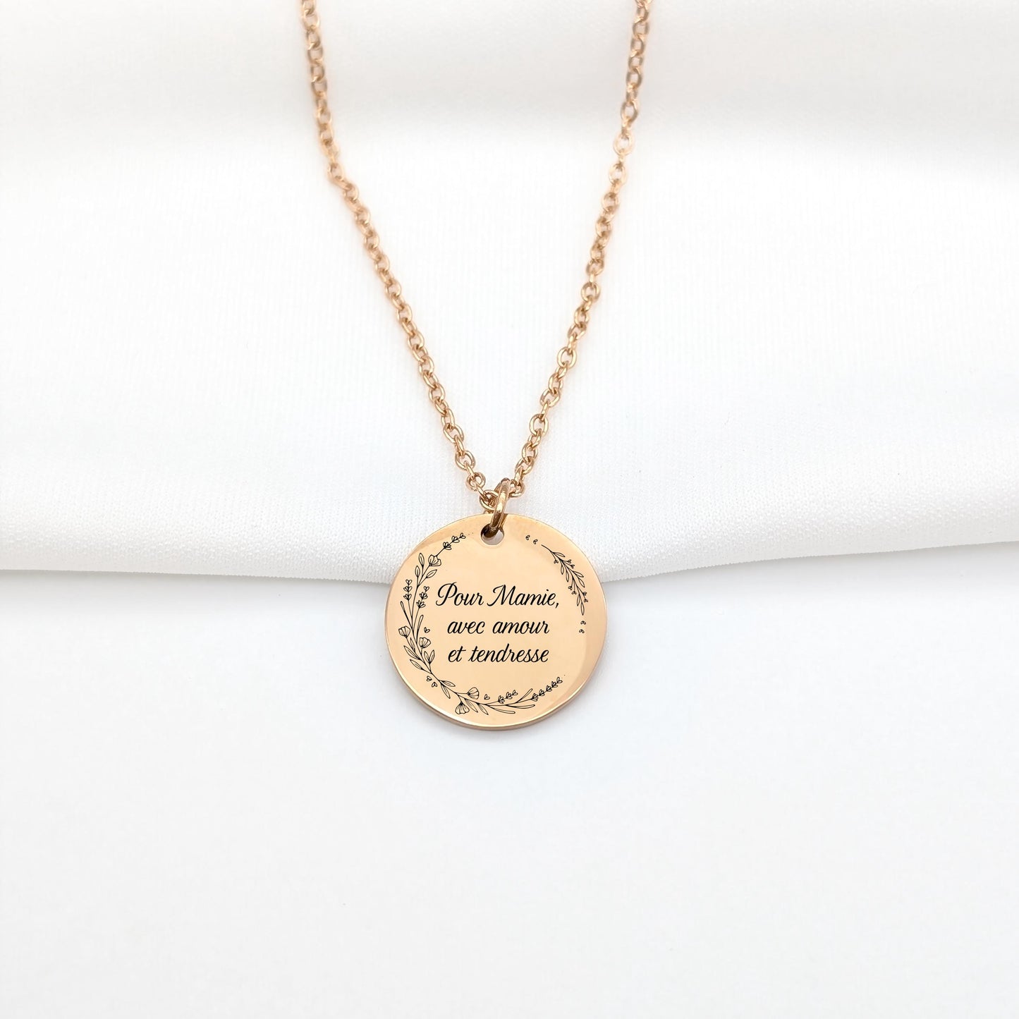 Collier personnalisé Couronne de fleurs et texte à graver, Cadeau Maman, Cadeau Mamie, Cadeau Fête des mères, Cadeau Noël personnalisé