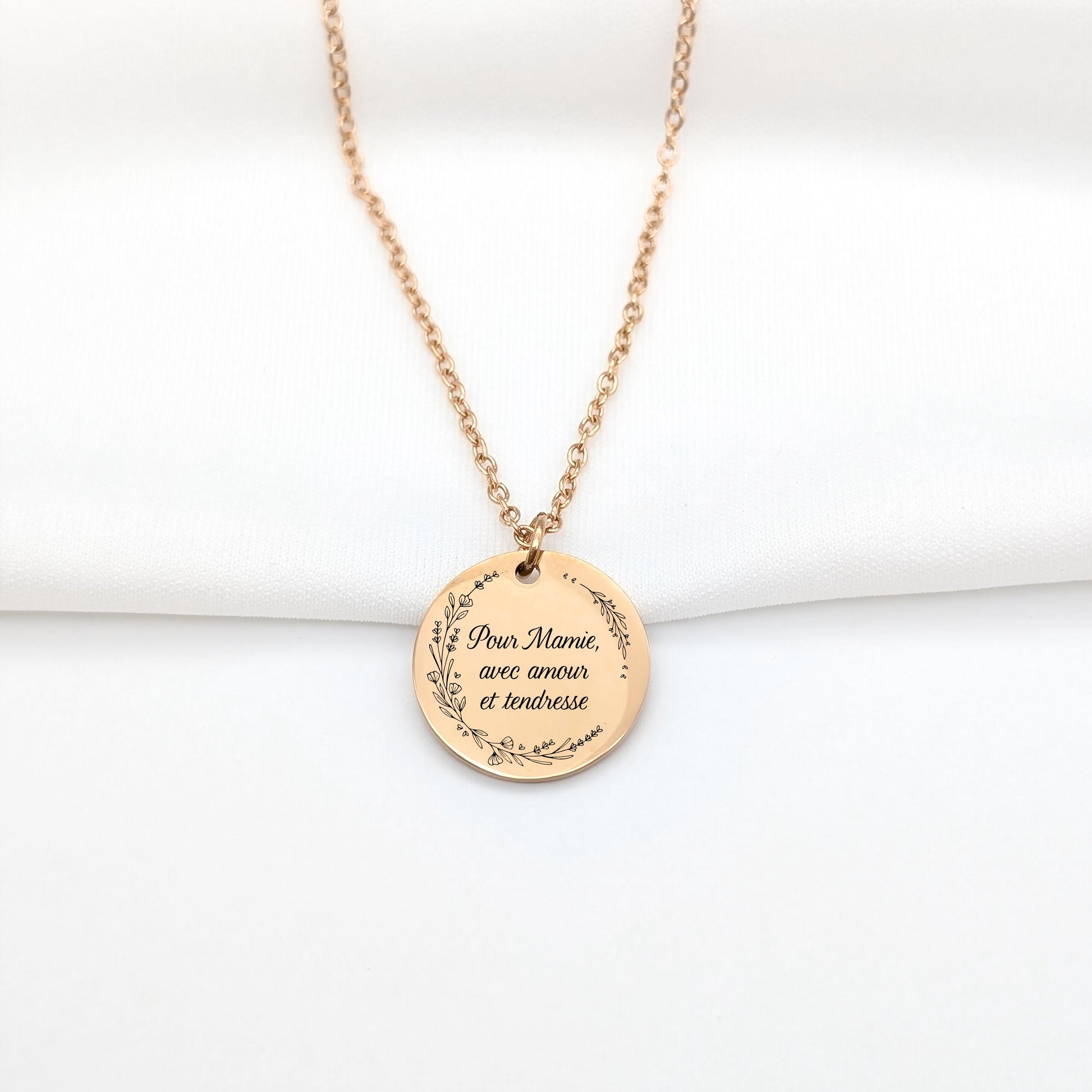 Collier personnalisé Couronne de fleurs et texte à graver, Cadeau Maman, Cadeau Mamie, Cadeau Fête des mères, Cadeau Noël personnalisé