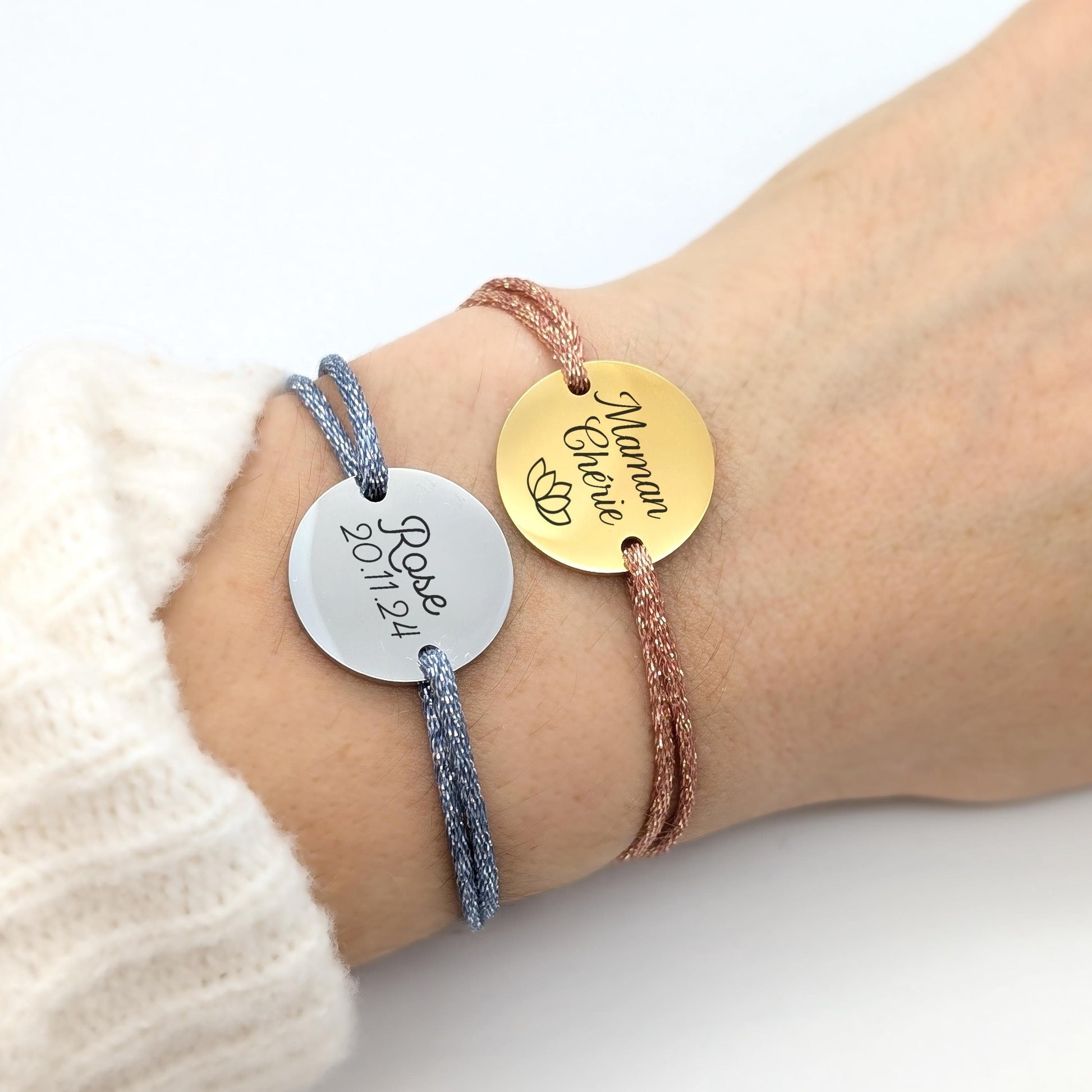 Bracelet personnalisé cordon pailleté avec médaille ronde à graver