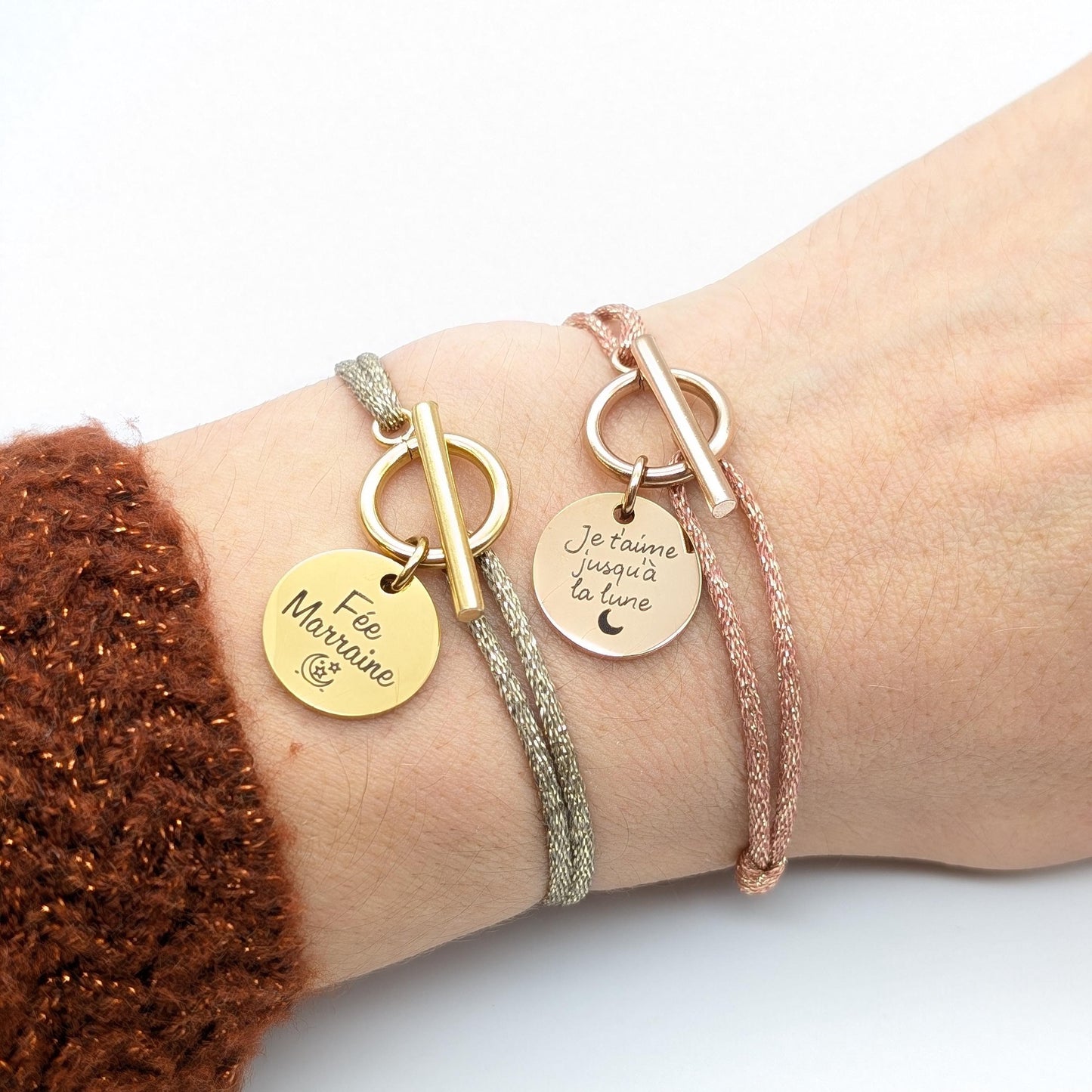 Bracelet personnalisé avec cordon pailleté cupro et médaille gravée de 15 mm